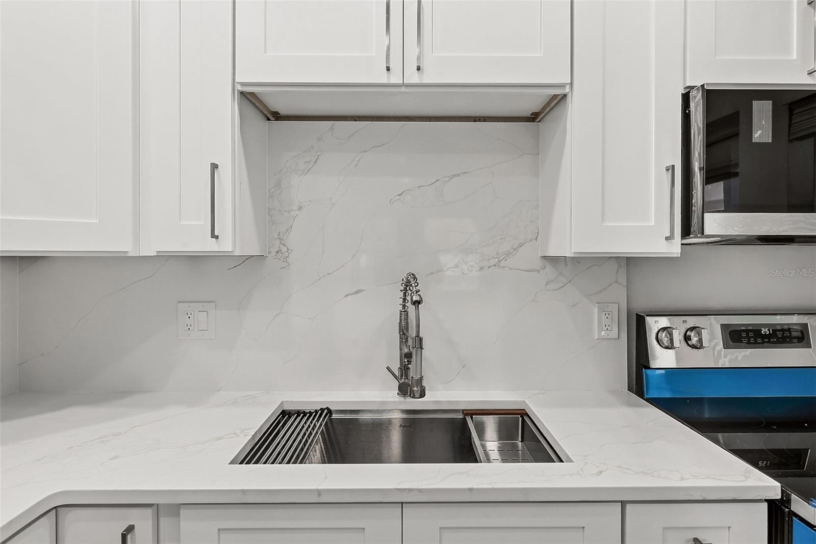 2425 BAYWOOD DR E — photo 18