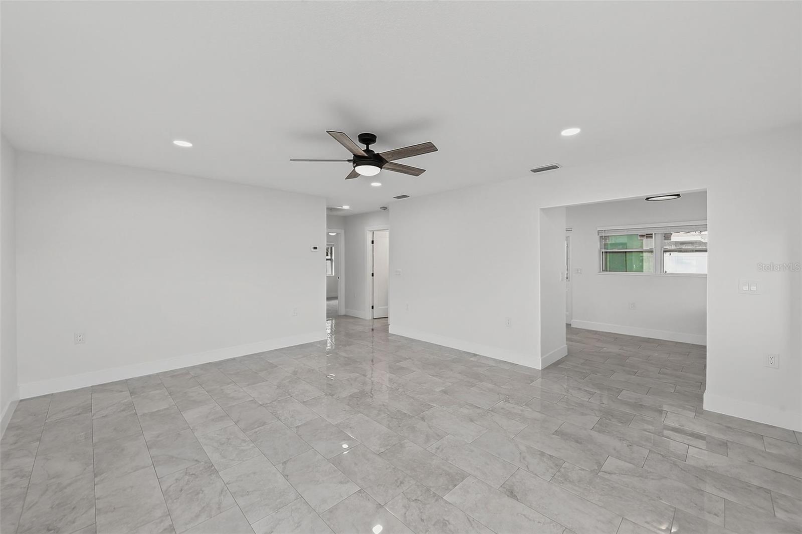 2425 BAYWOOD DR E — photo 9