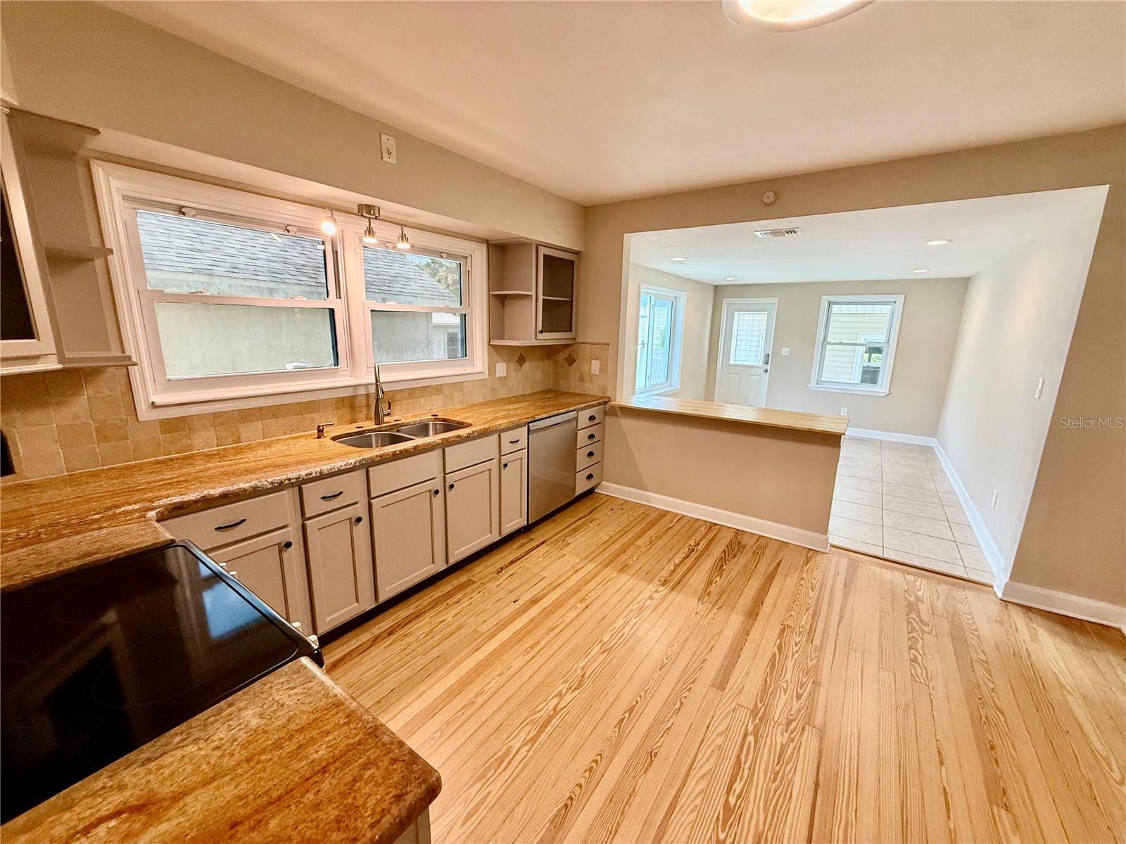 408 PRINCESS ST — photo 28