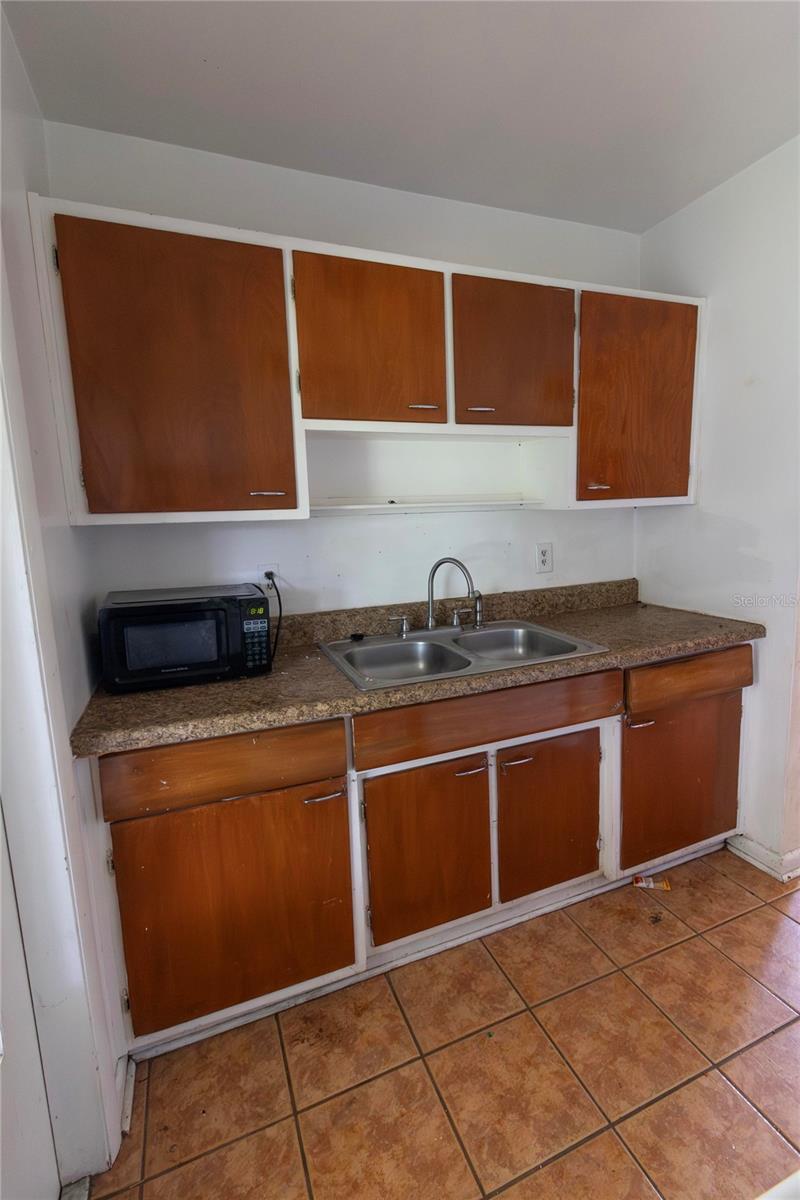 8338 BUMFORD AVE — photo 15
