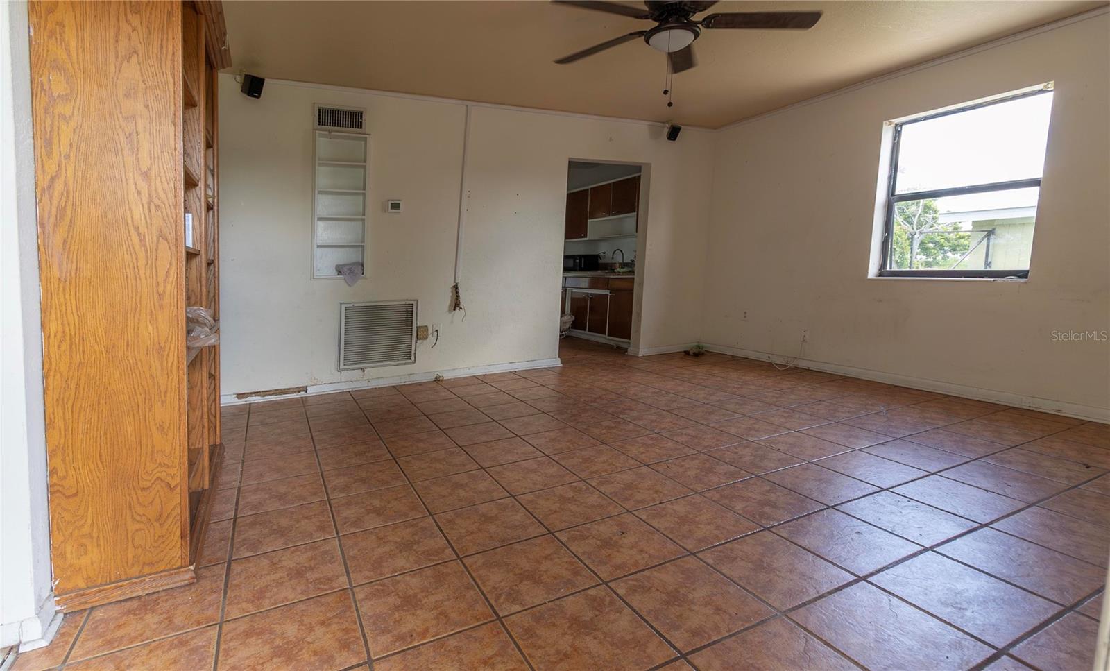 8338 BUMFORD AVE — photo 10