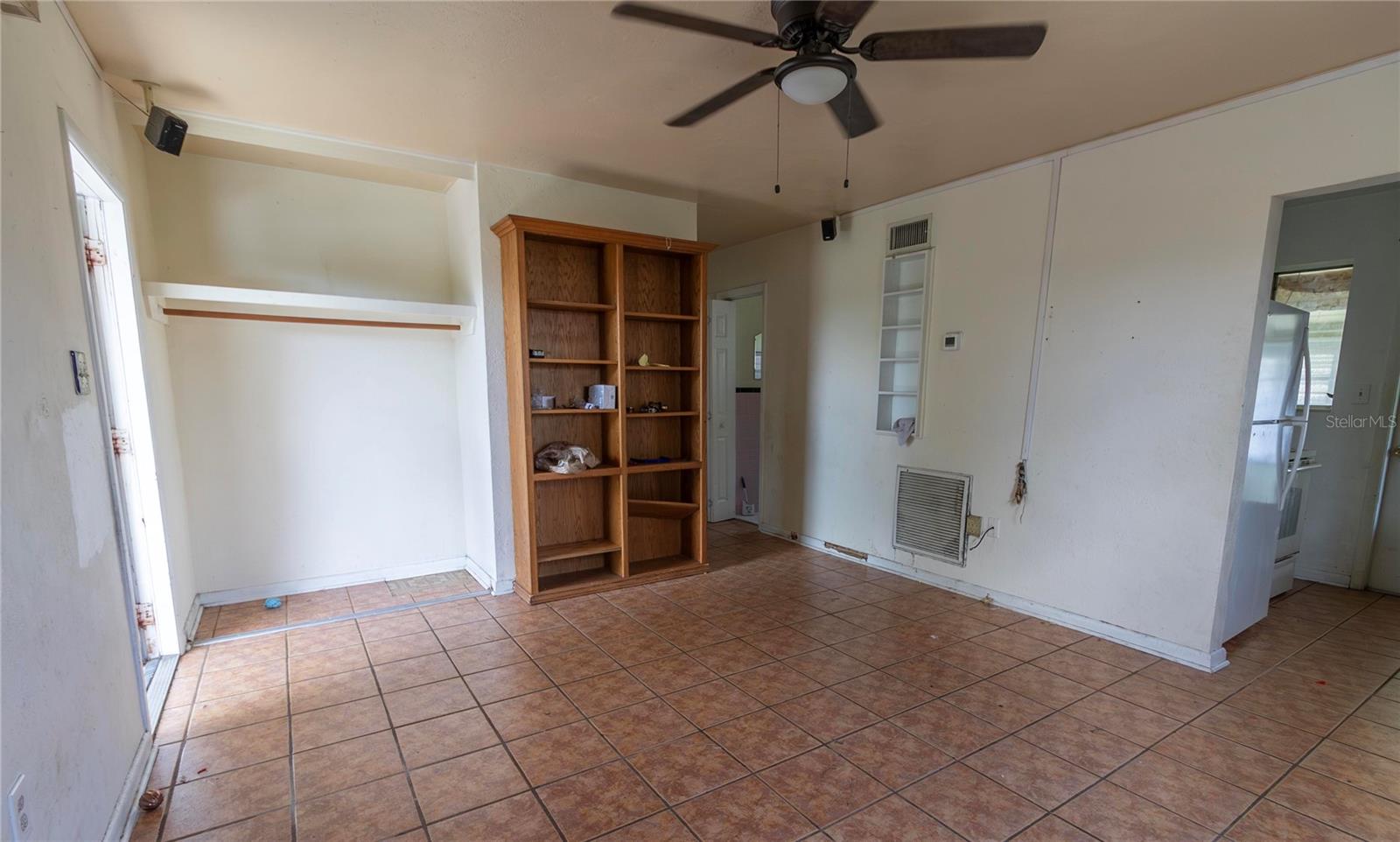 8338 BUMFORD AVE — photo 13