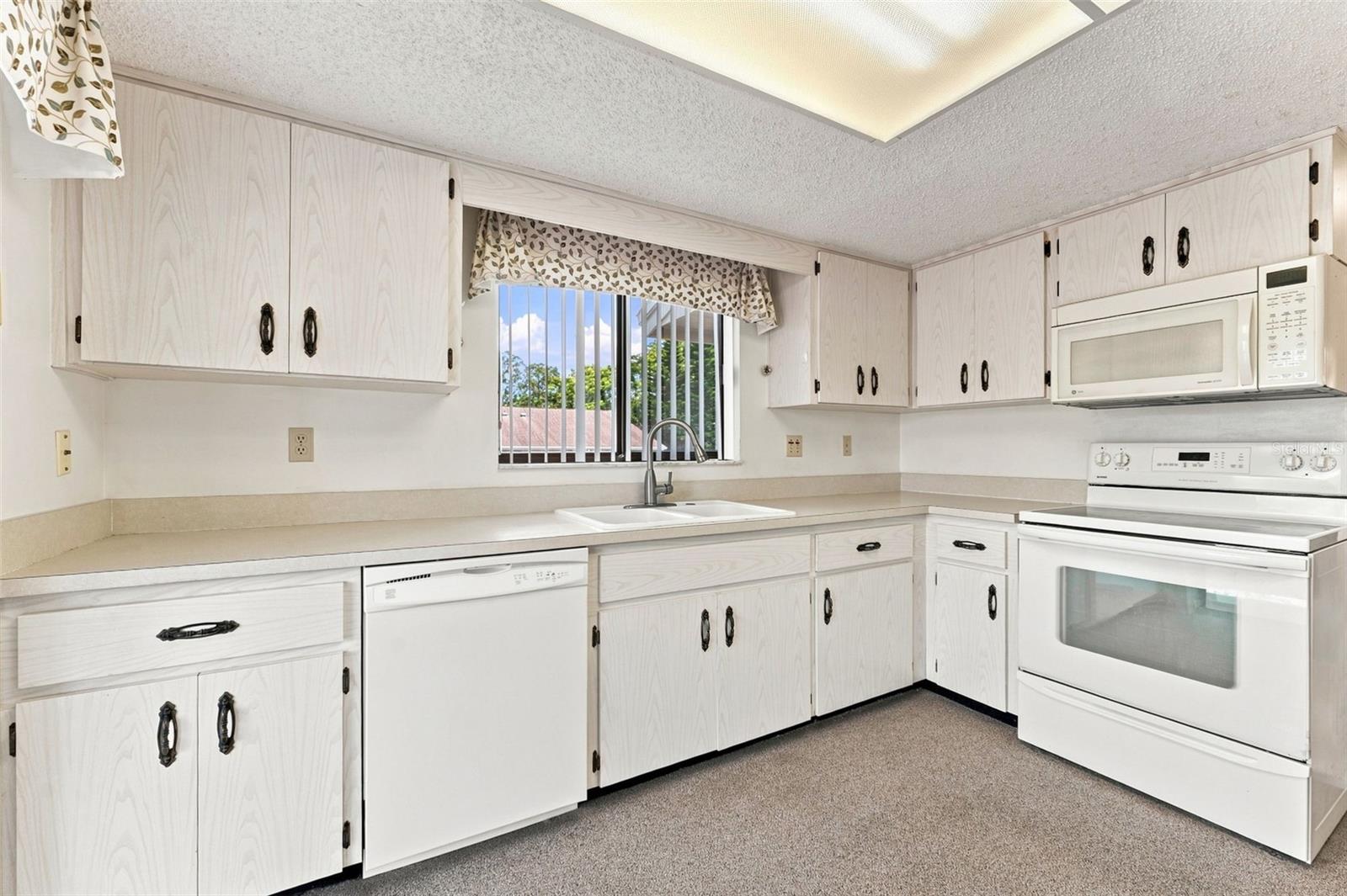 8024 FEATHER CT #C — photo 21