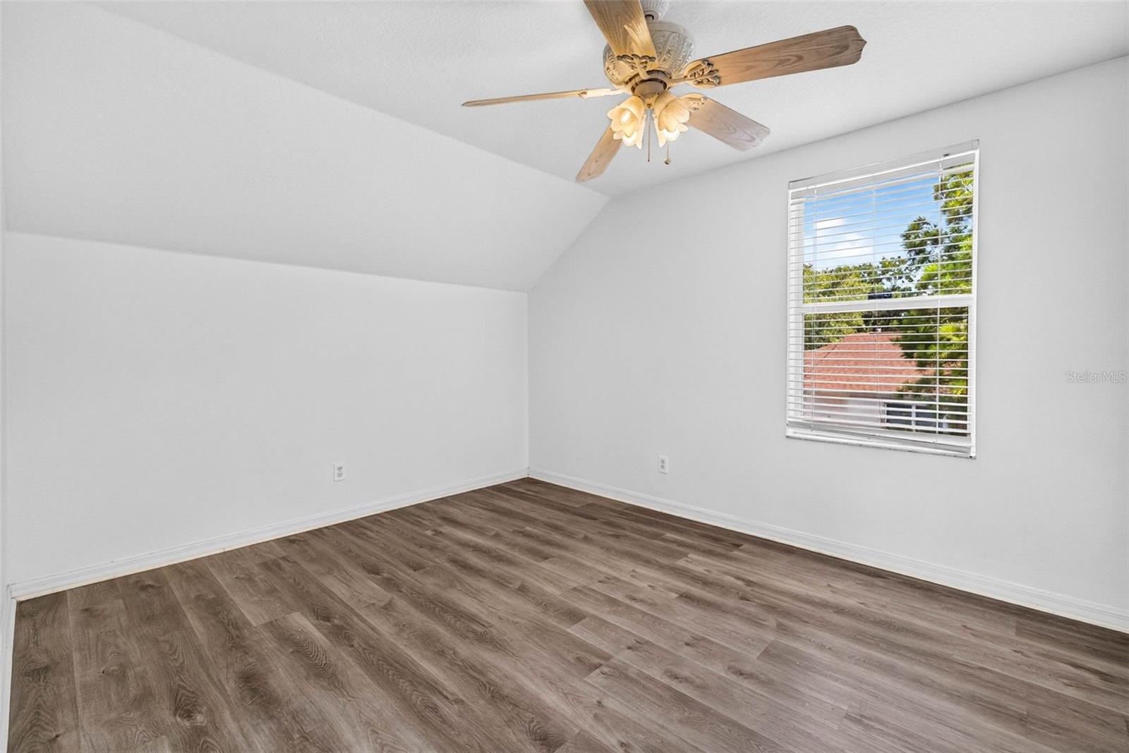 10521 LAKESIDE VISTA DR — photo 40