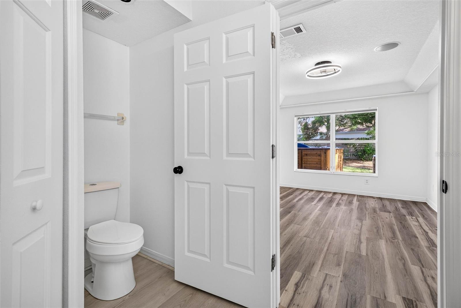 10521 LAKESIDE VISTA DR — photo 32