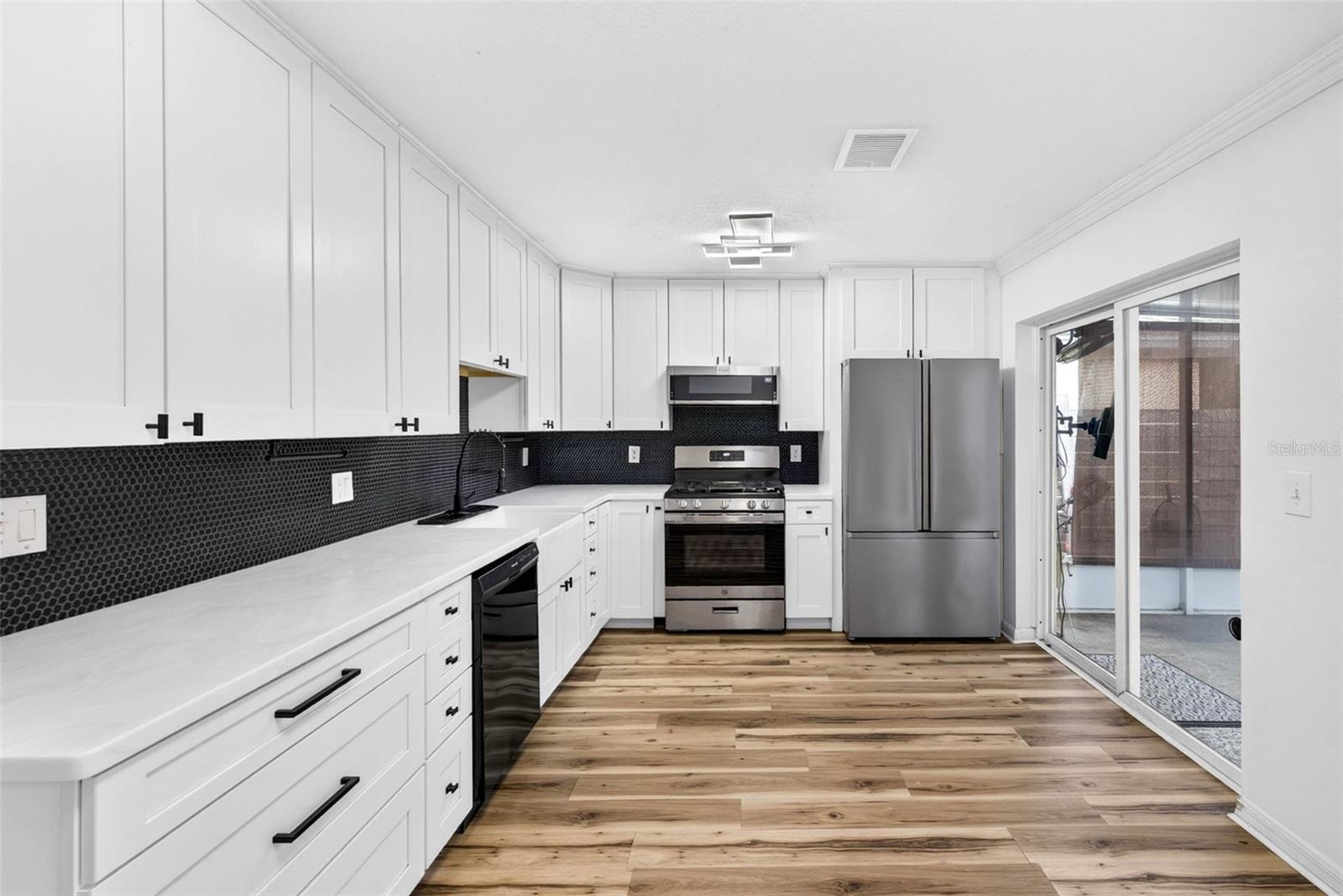 10521 LAKESIDE VISTA DR — photo 22