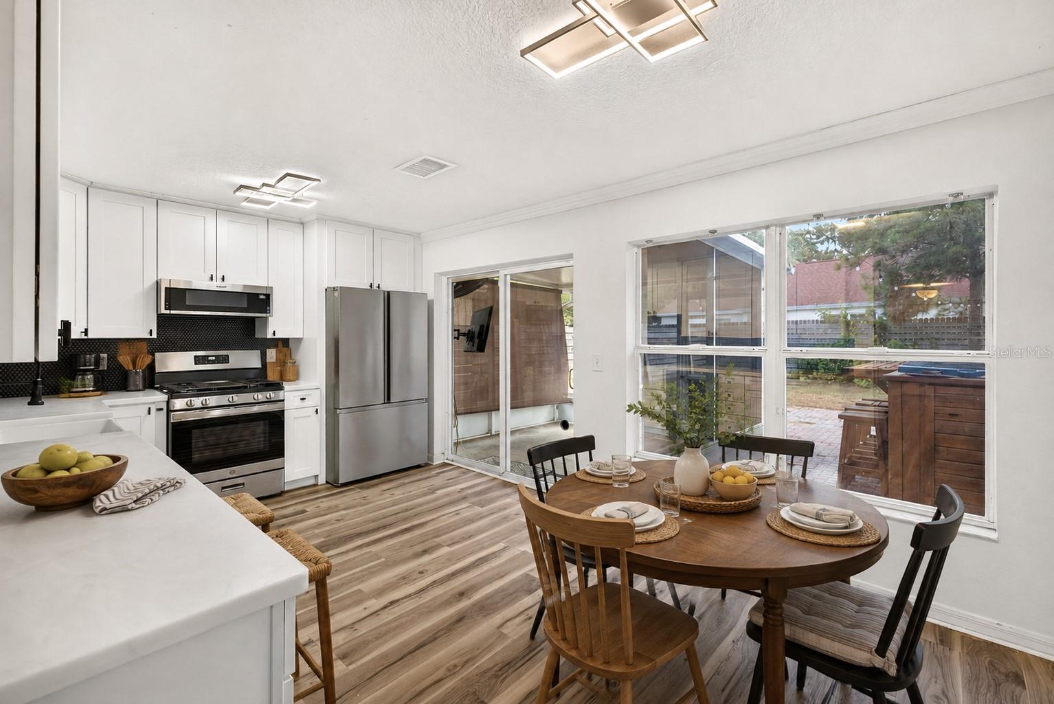 10521 LAKESIDE VISTA DR — photo 4
