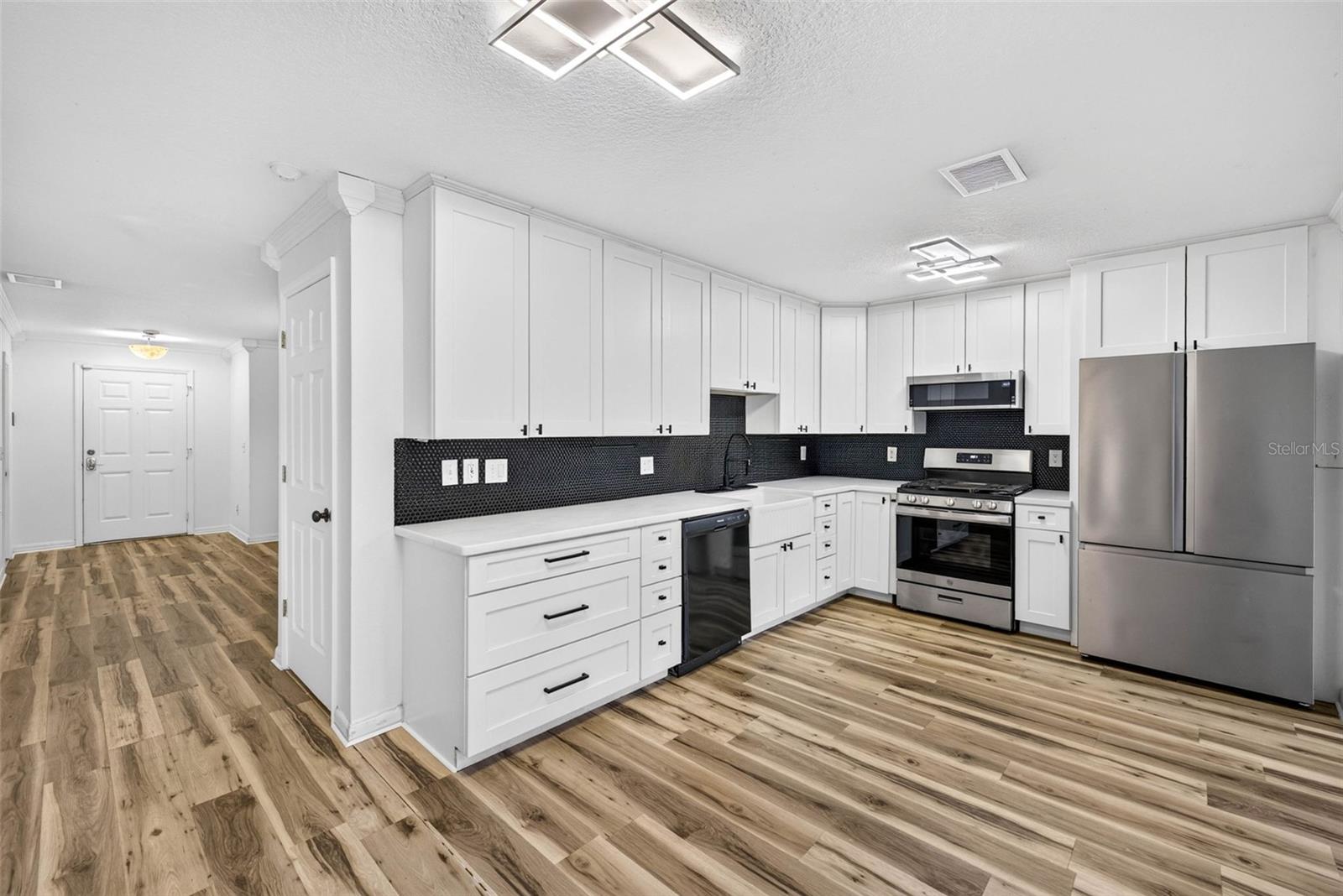 10521 LAKESIDE VISTA DR — photo 23