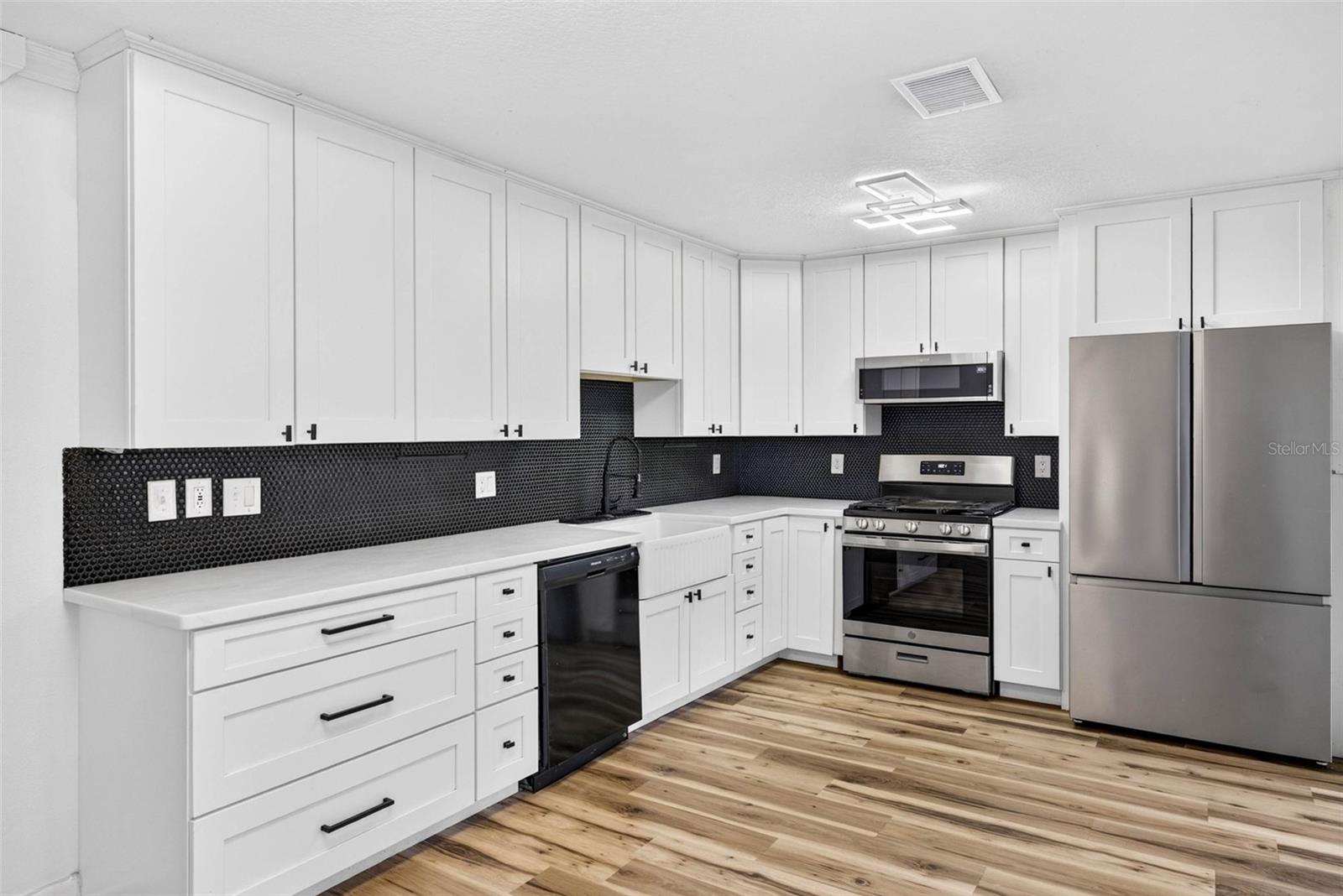 10521 LAKESIDE VISTA DR — photo 24