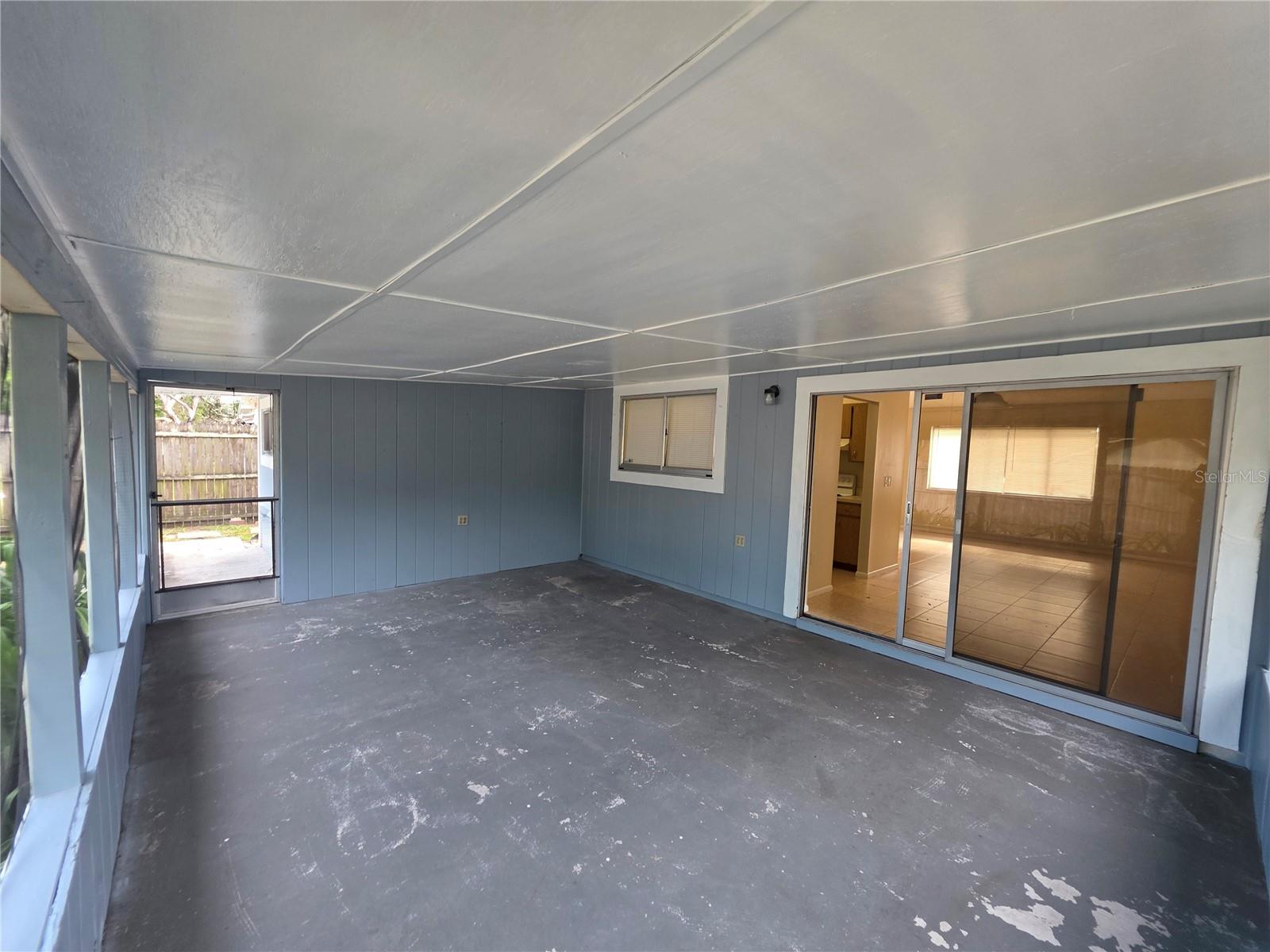 8507 CALADESI ISLAND DR — photo 23