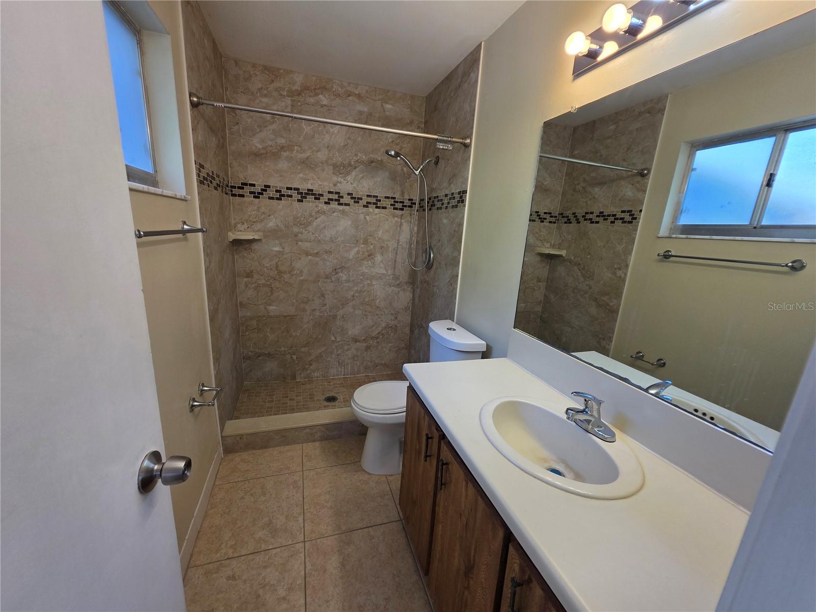 8507 CALADESI ISLAND DR — photo 18