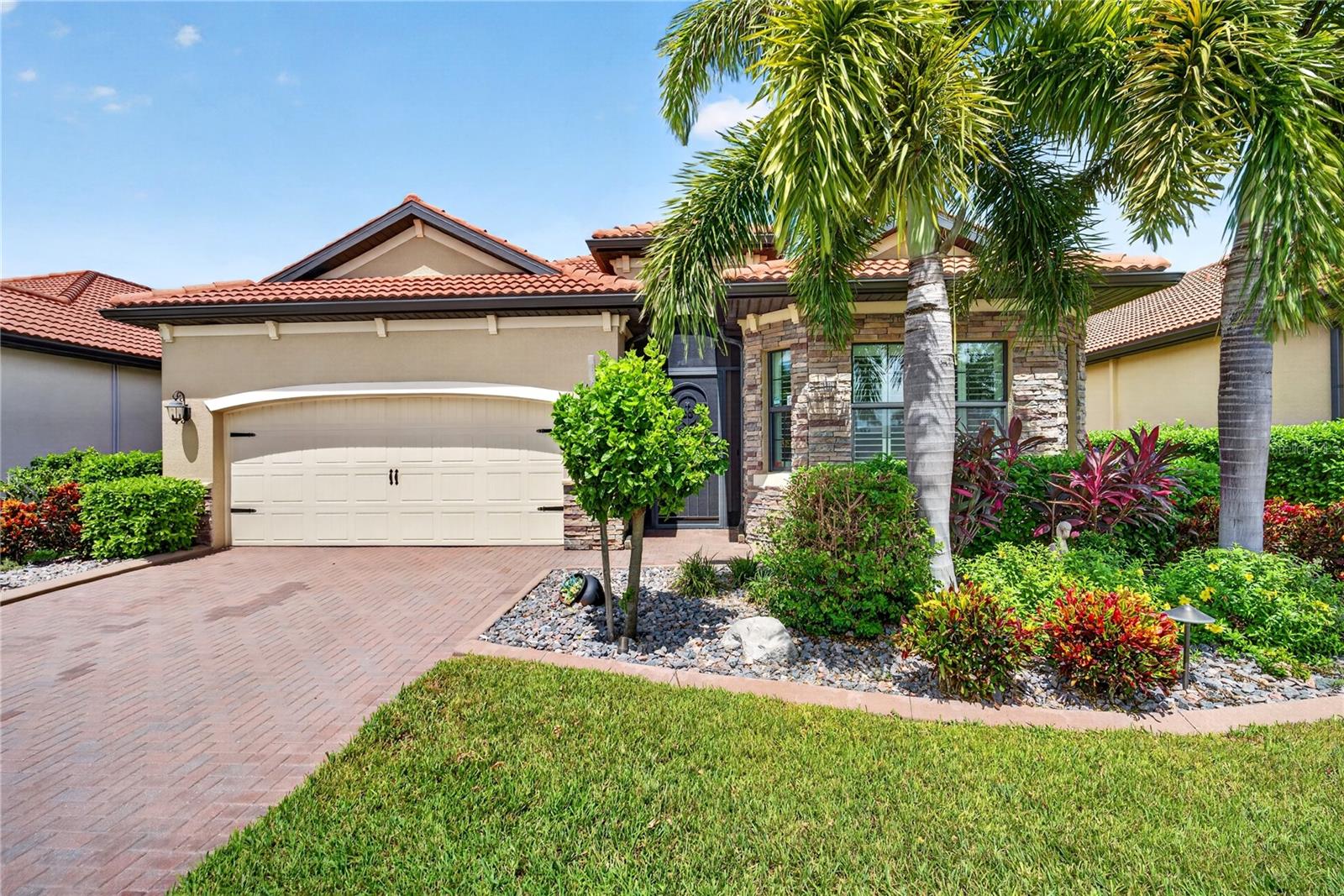 23515 WAVERLY CIR — photo 3