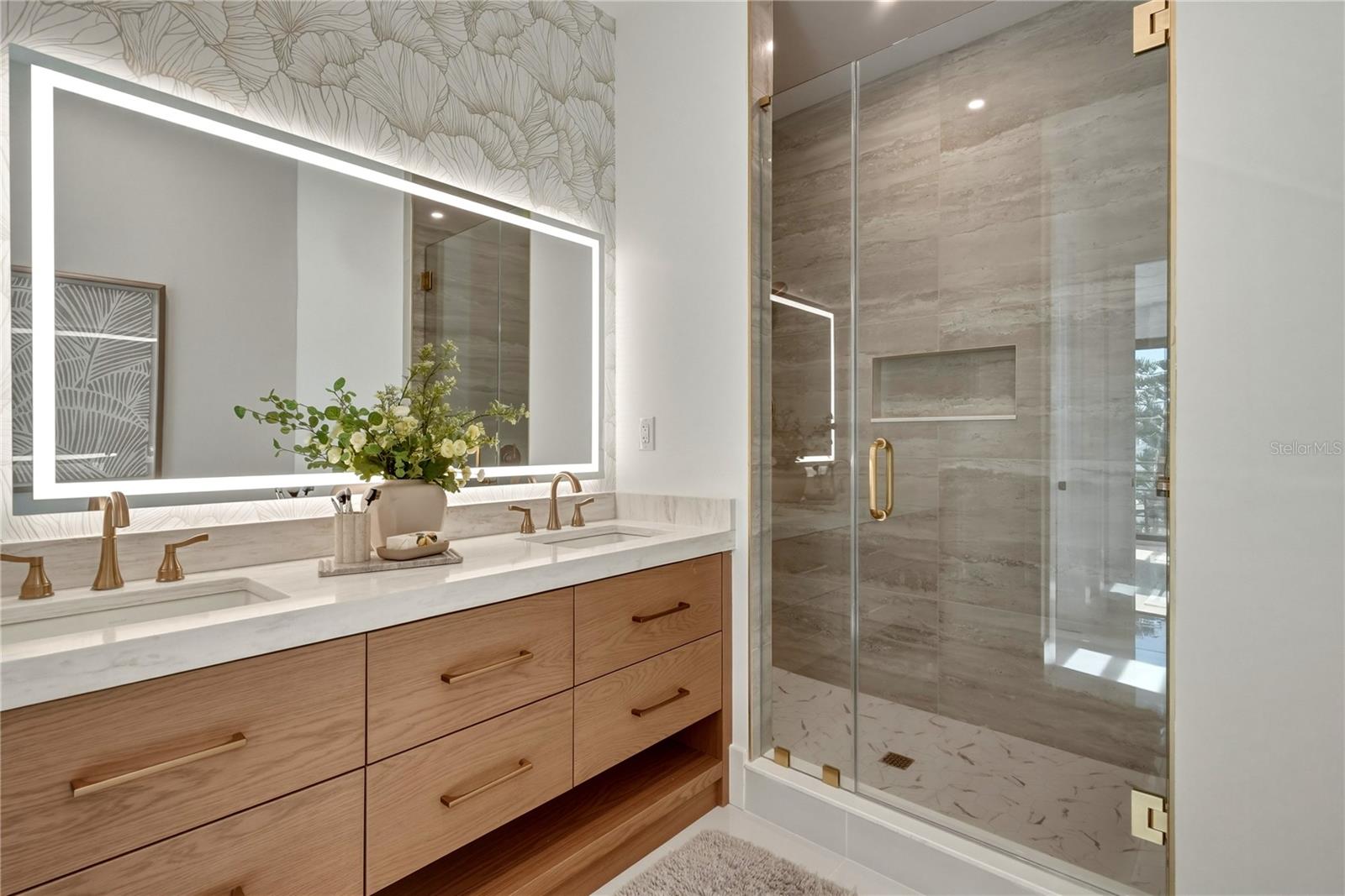 205 BATES AVE #B — photo 26