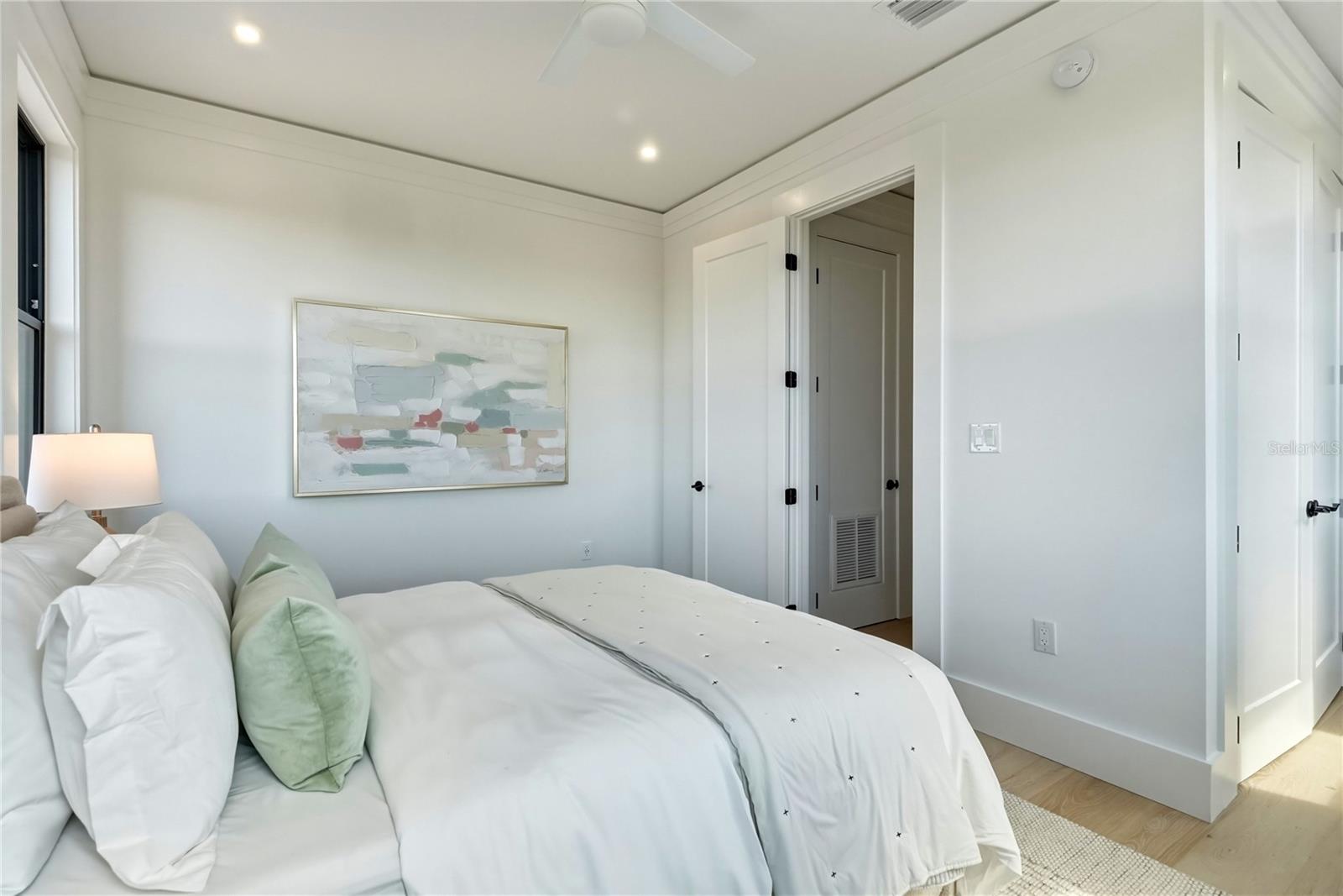 205 BATES AVE #B — photo 18