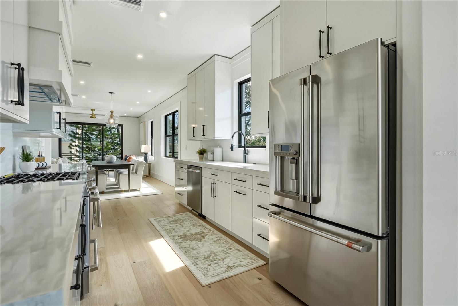 205 BATES AVE #B — photo 2