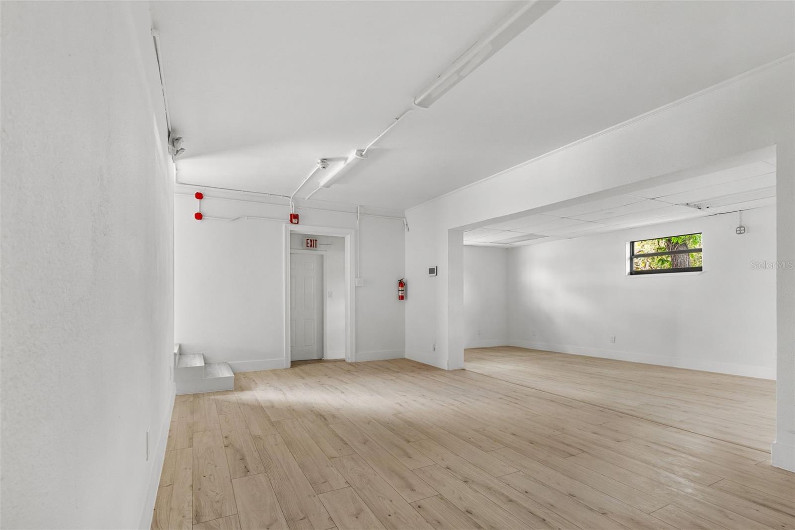 10302 N NEBRASKA AVE — photo 21