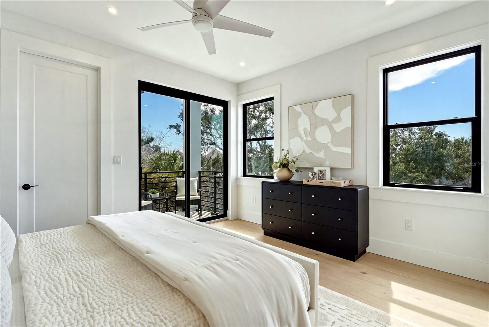 205 BATES AVE — photo 30