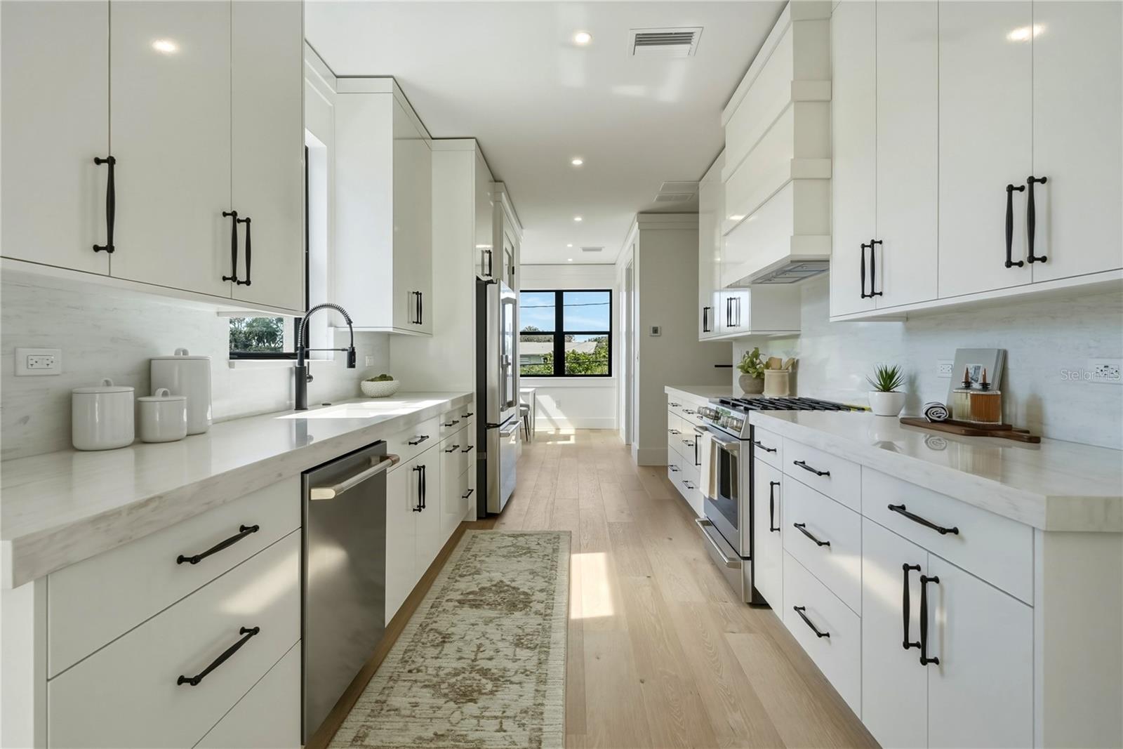 205 BATES AVE — photo 3