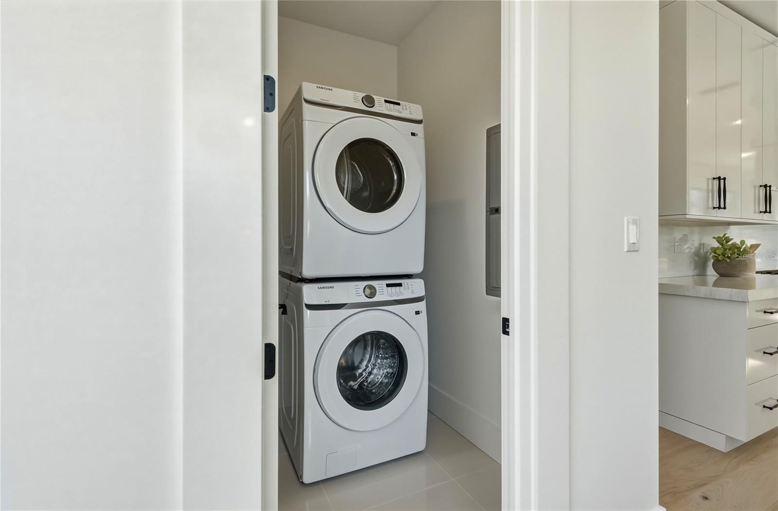 205 BATES AVE — photo 13