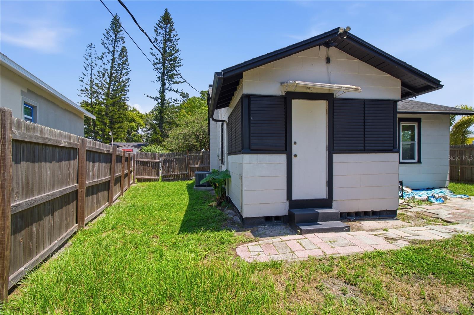 5552 CRISSMAN DR N — photo 23
