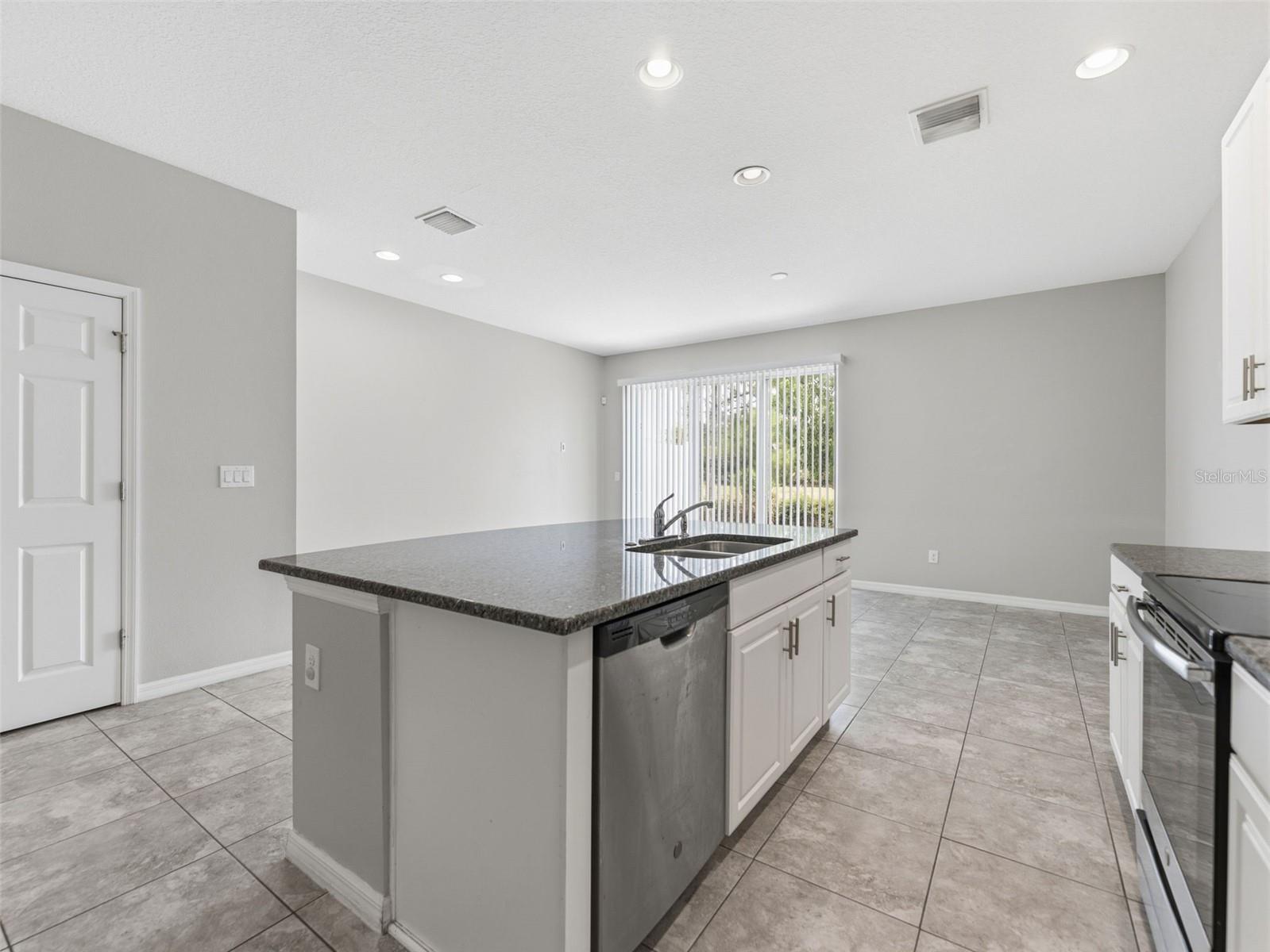 7052 GRAND ELM DR — photo 5