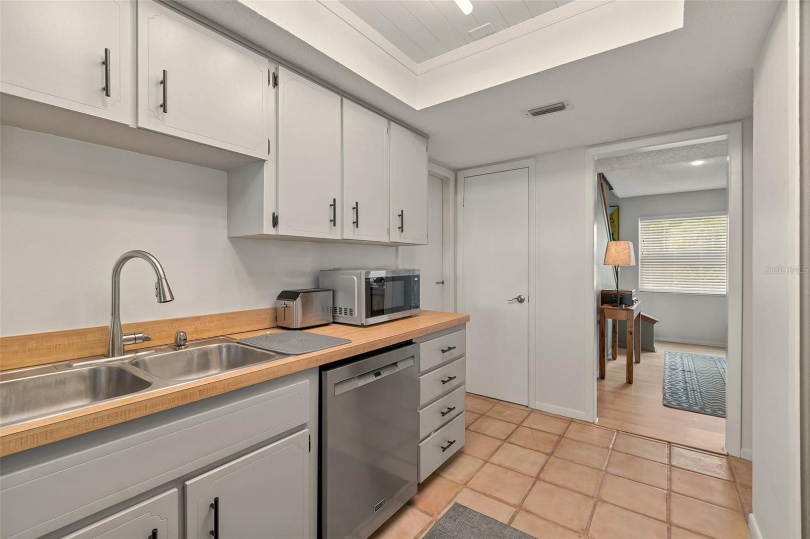 12120 CARVER AVE — photo 25