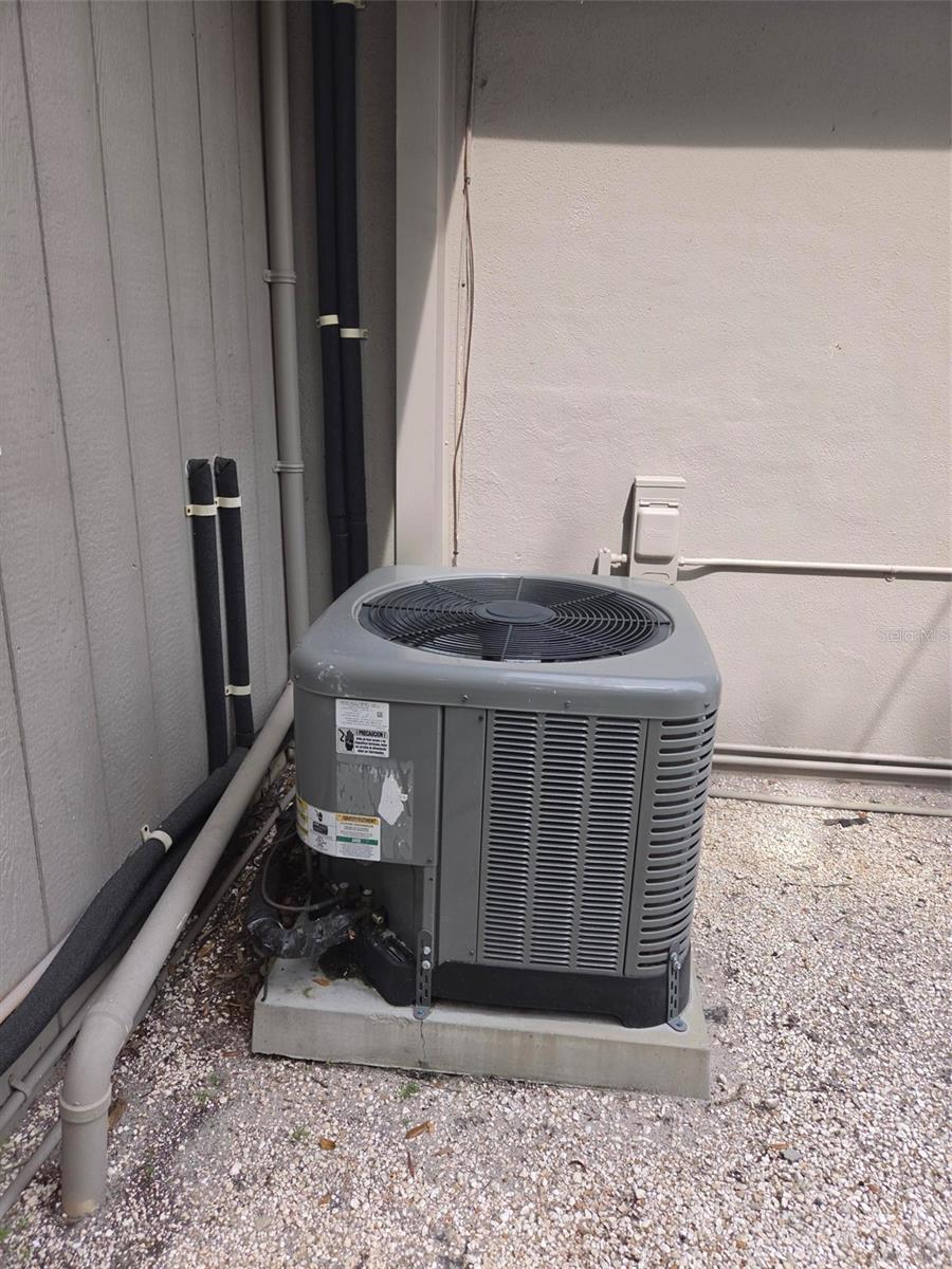 20 S SATURN AVE — photo 36