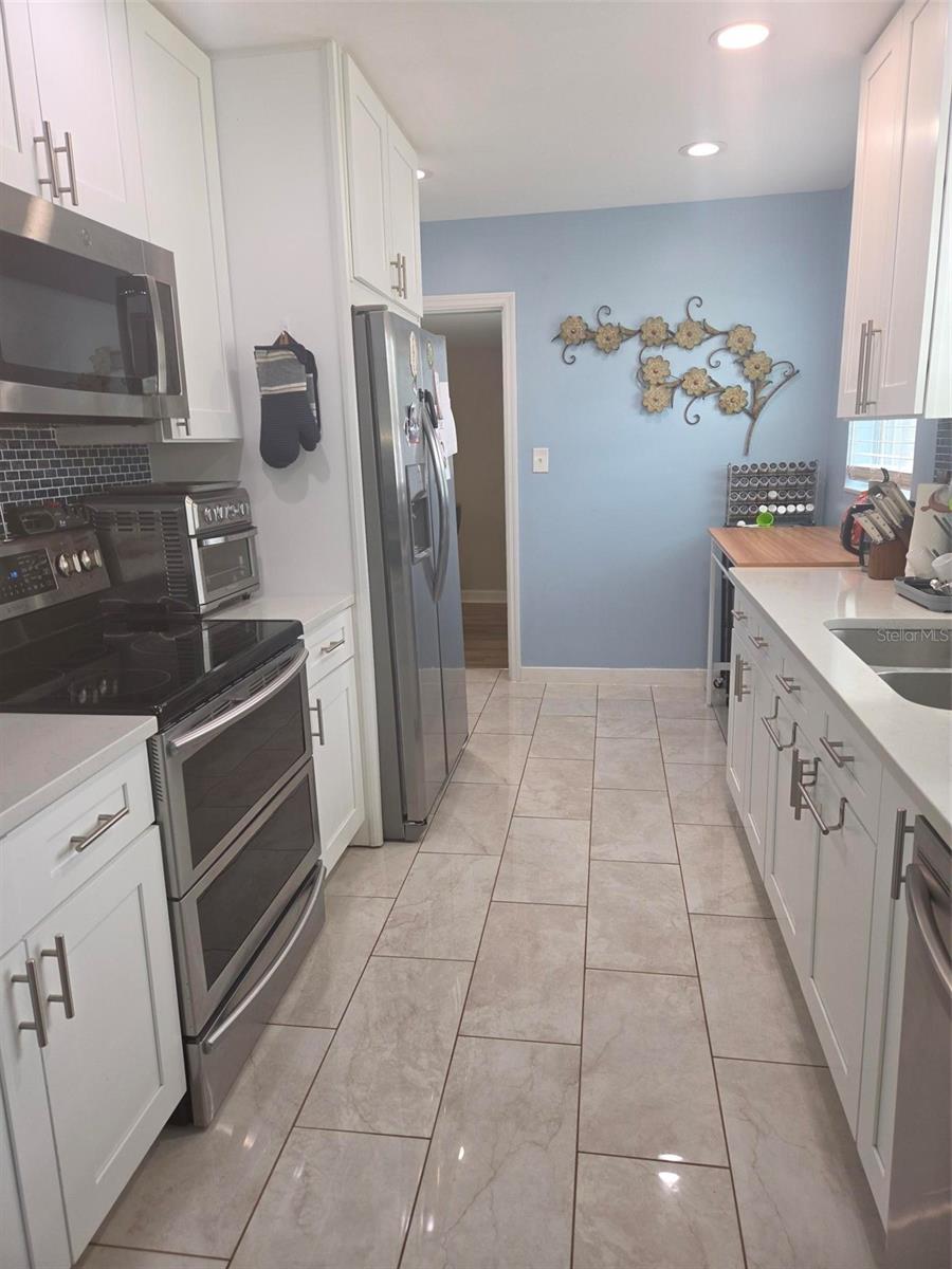 20 S SATURN AVE — photo 11