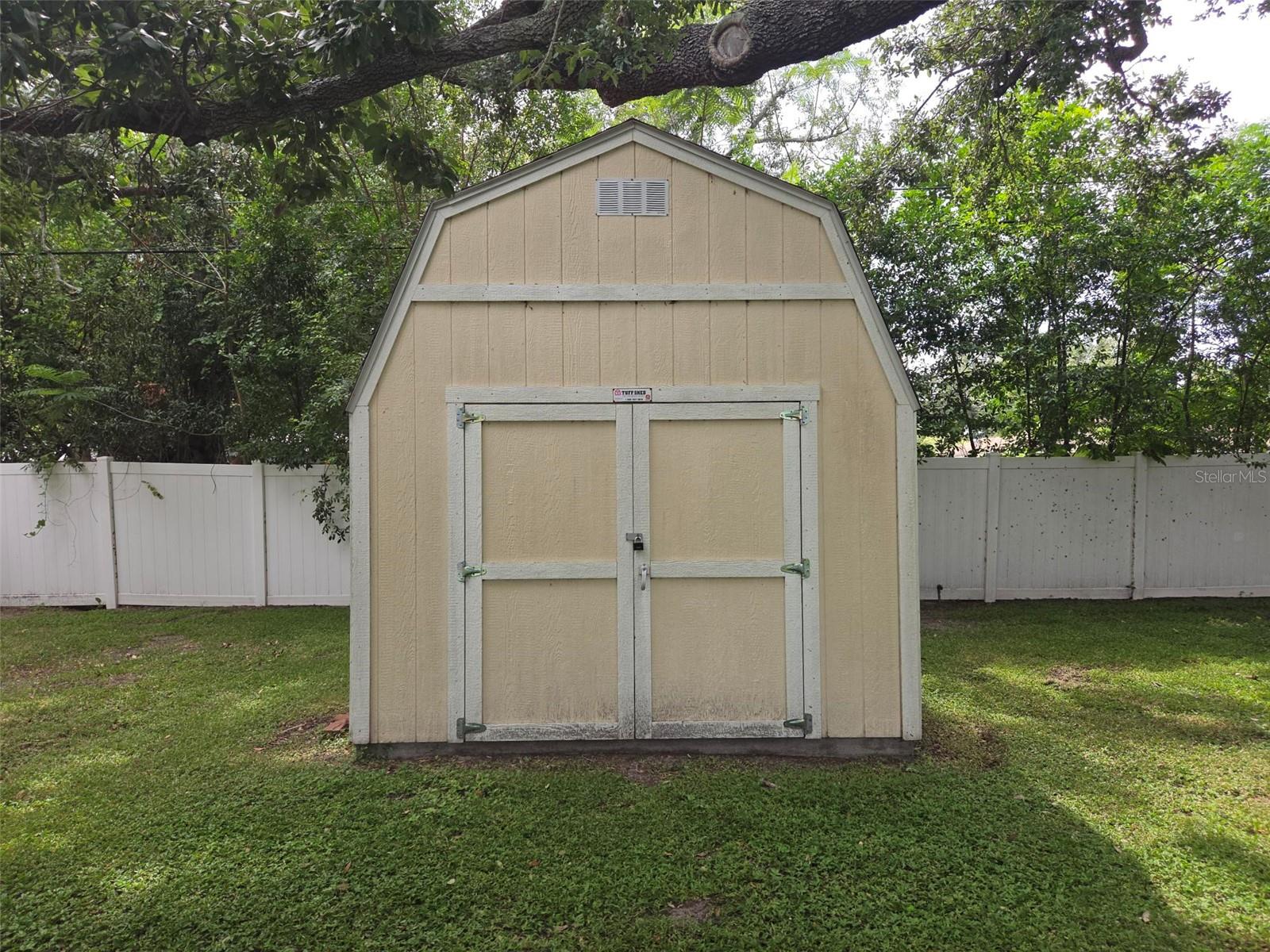 20 S SATURN AVE — photo 32