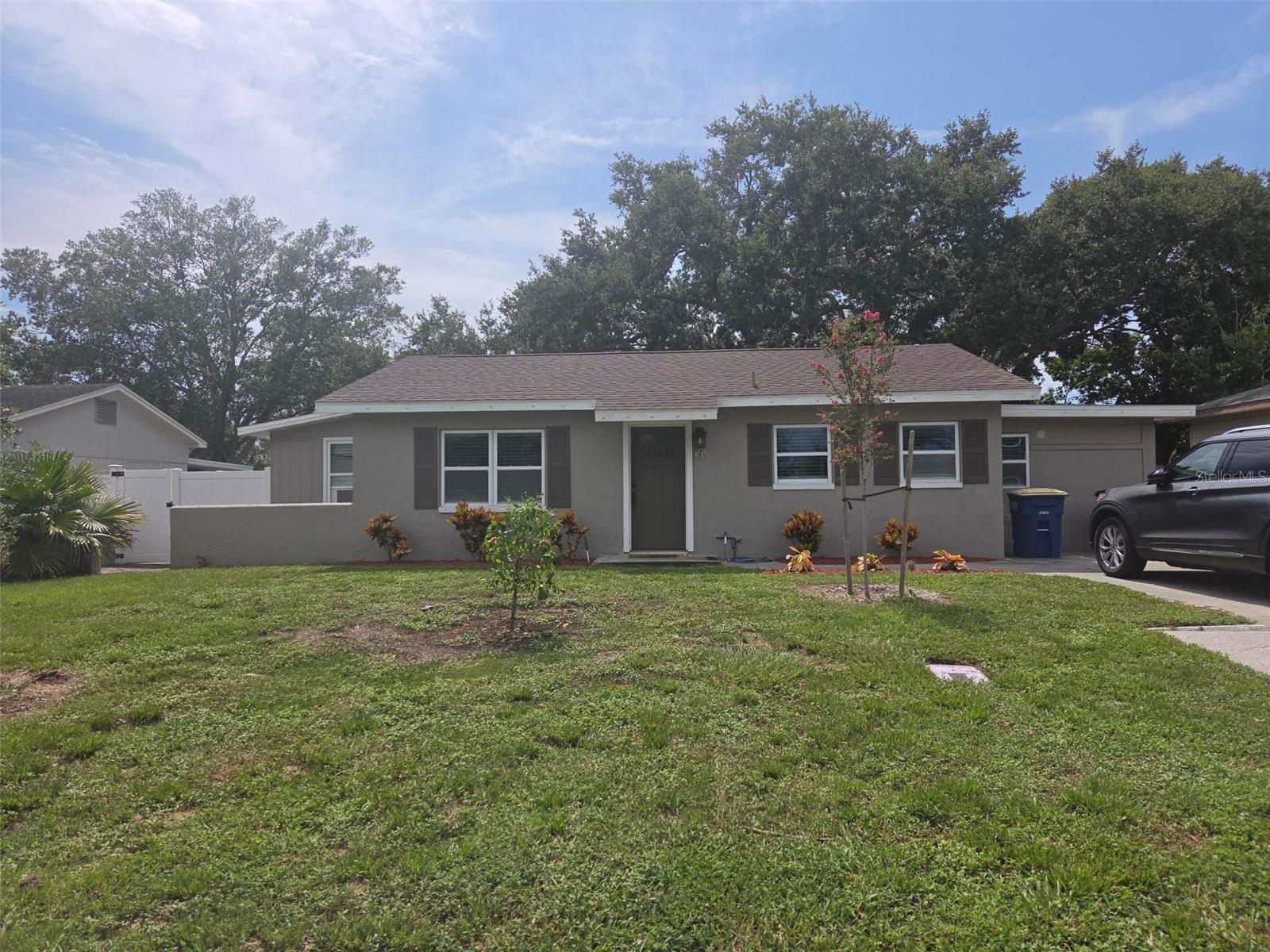 20 S SATURN AVE — photo 2