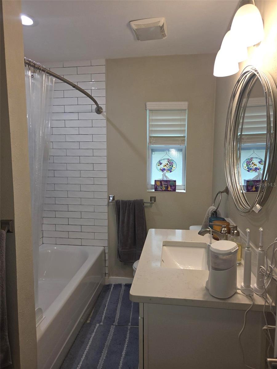 20 S SATURN AVE — photo 18