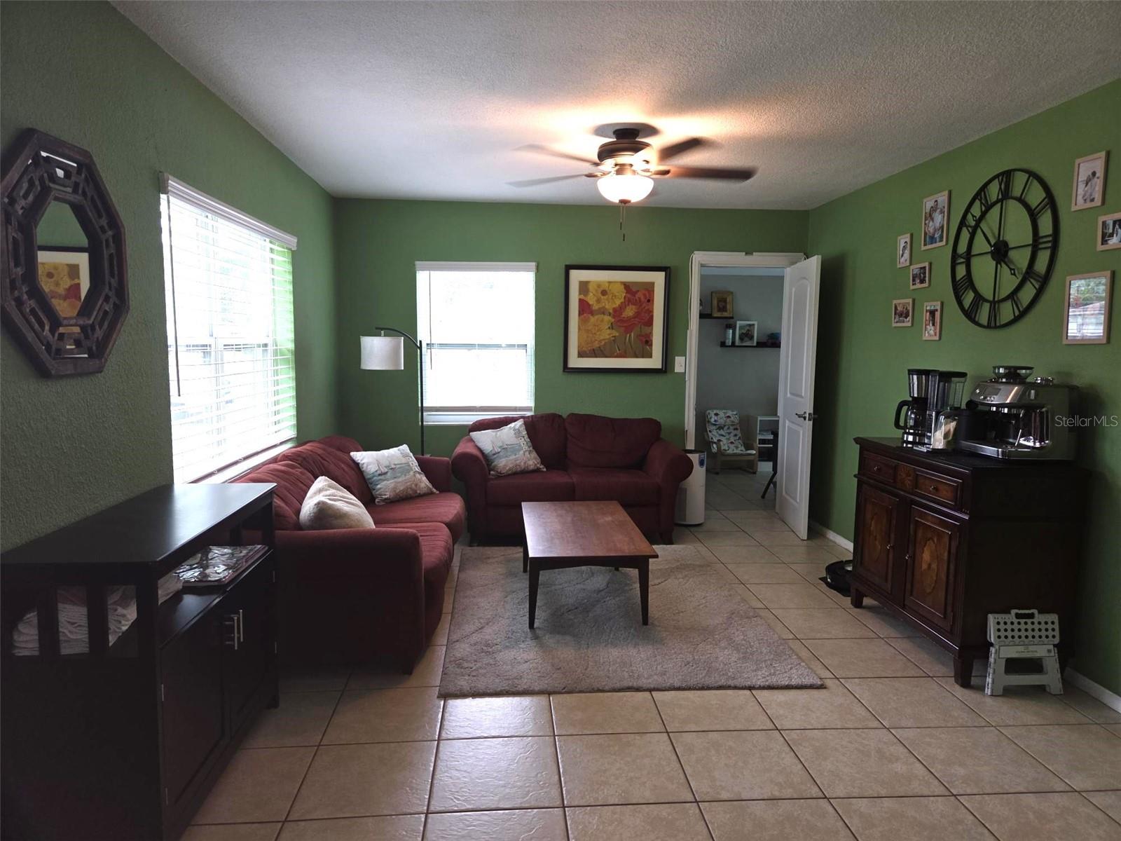 20 S SATURN AVE — photo 5