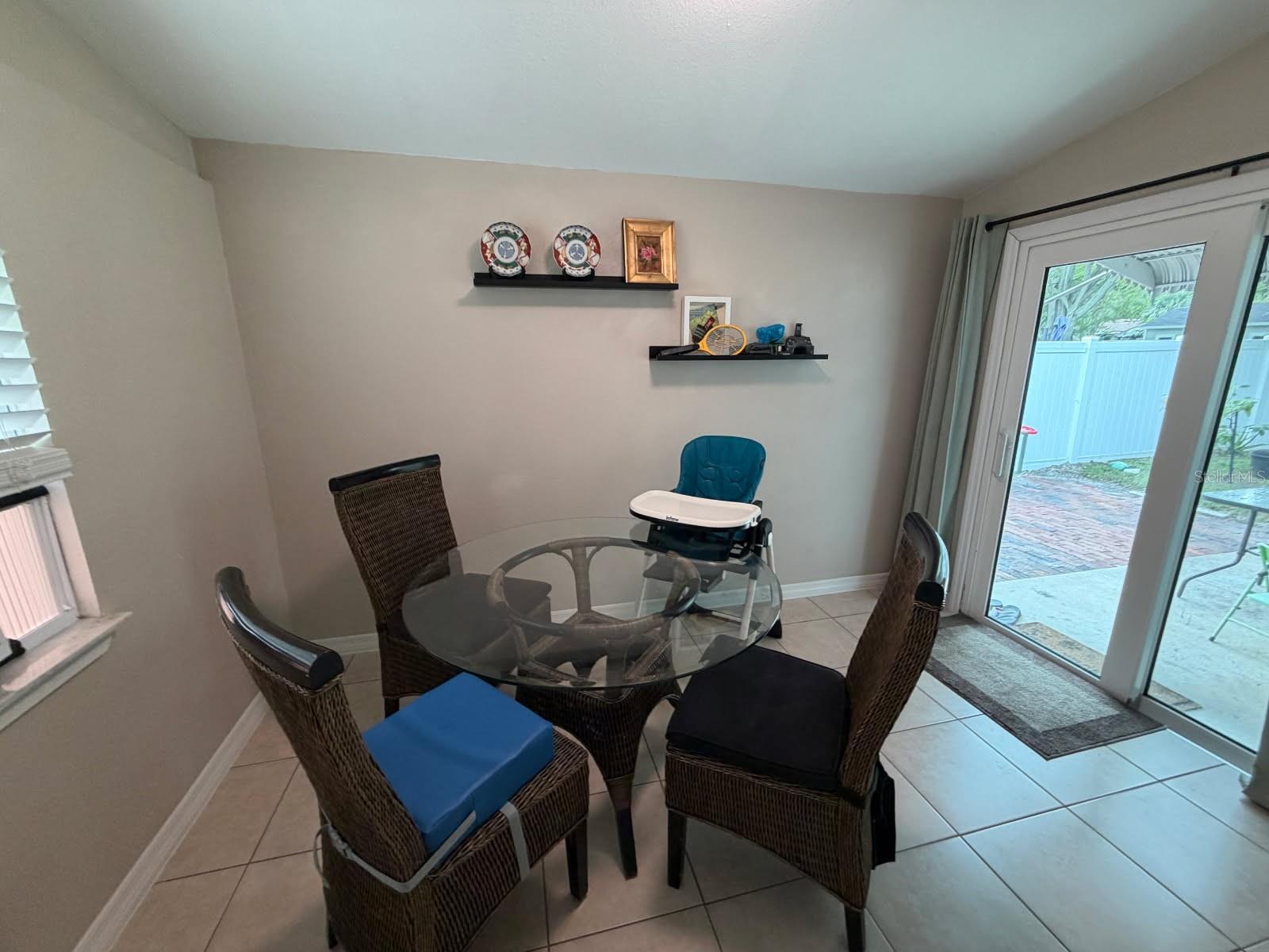 20 S SATURN AVE — photo 23