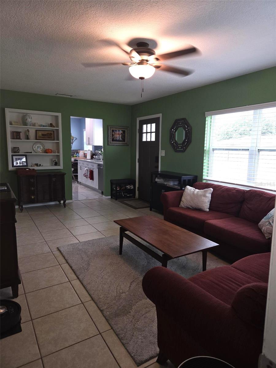20 S SATURN AVE — photo 7