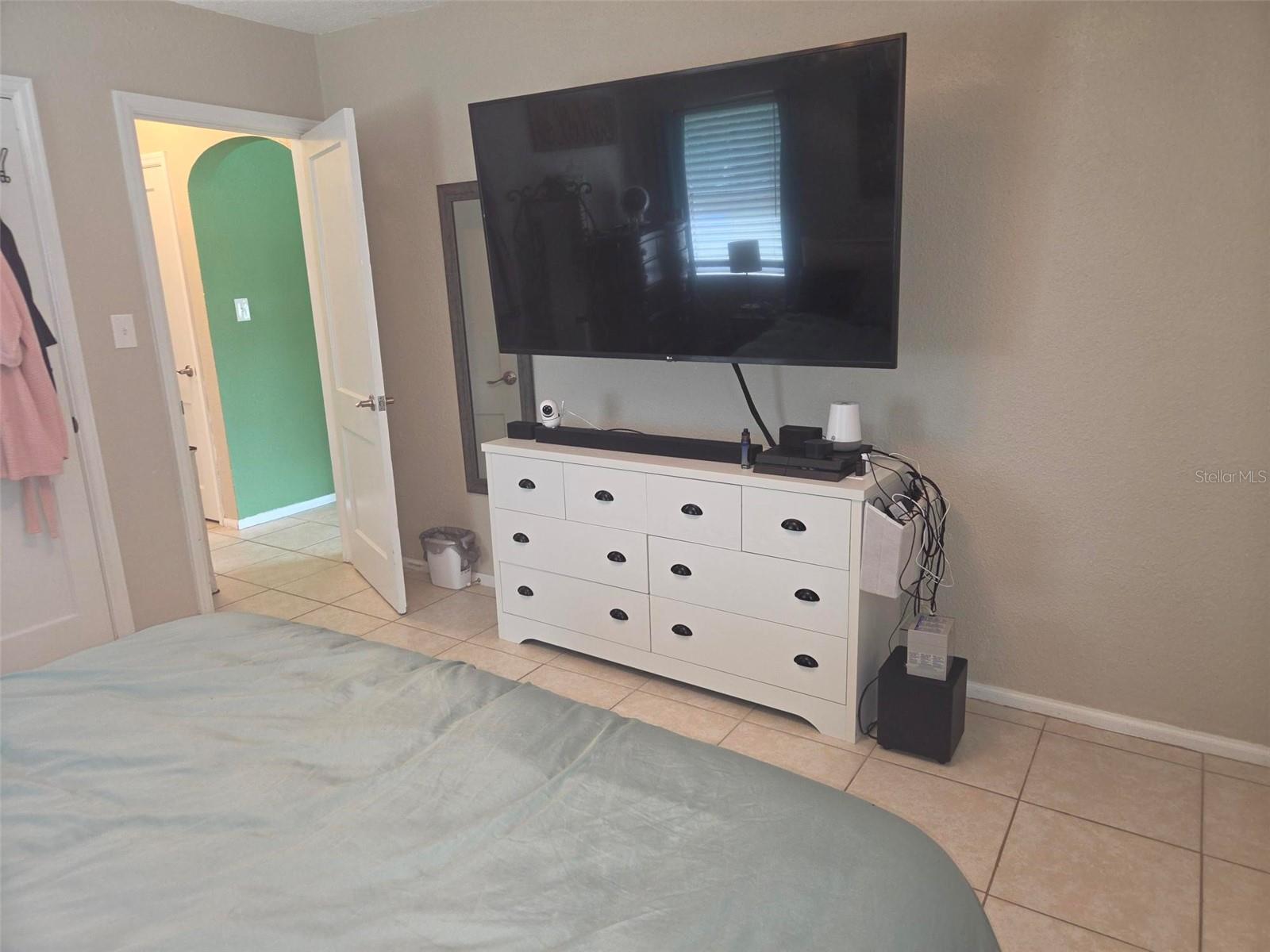 20 S SATURN AVE — photo 15