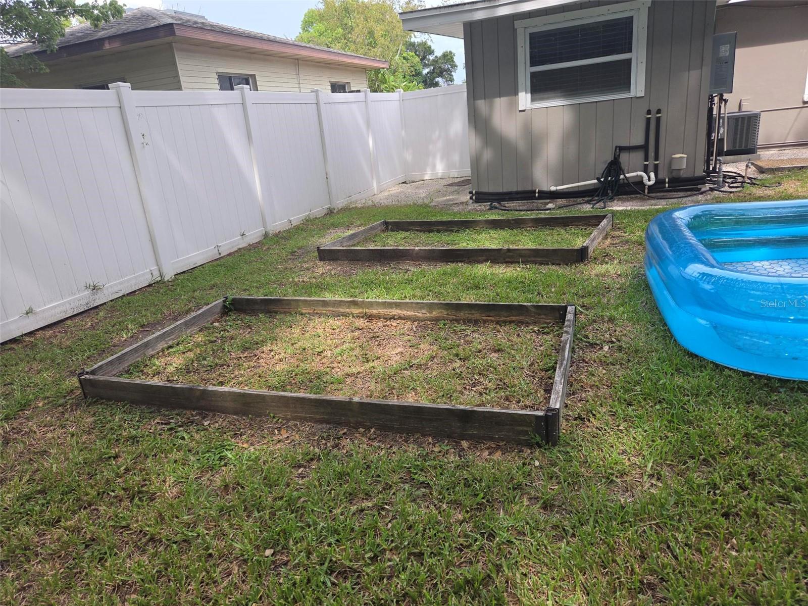 20 S SATURN AVE — photo 35