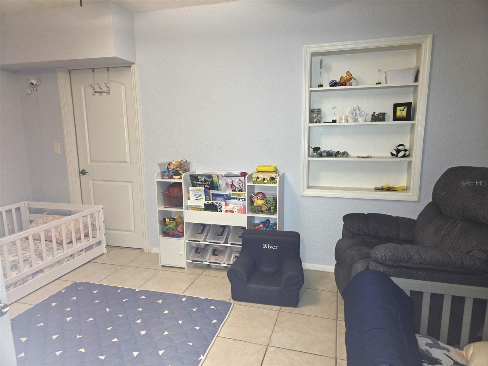 20 S SATURN AVE — photo 22