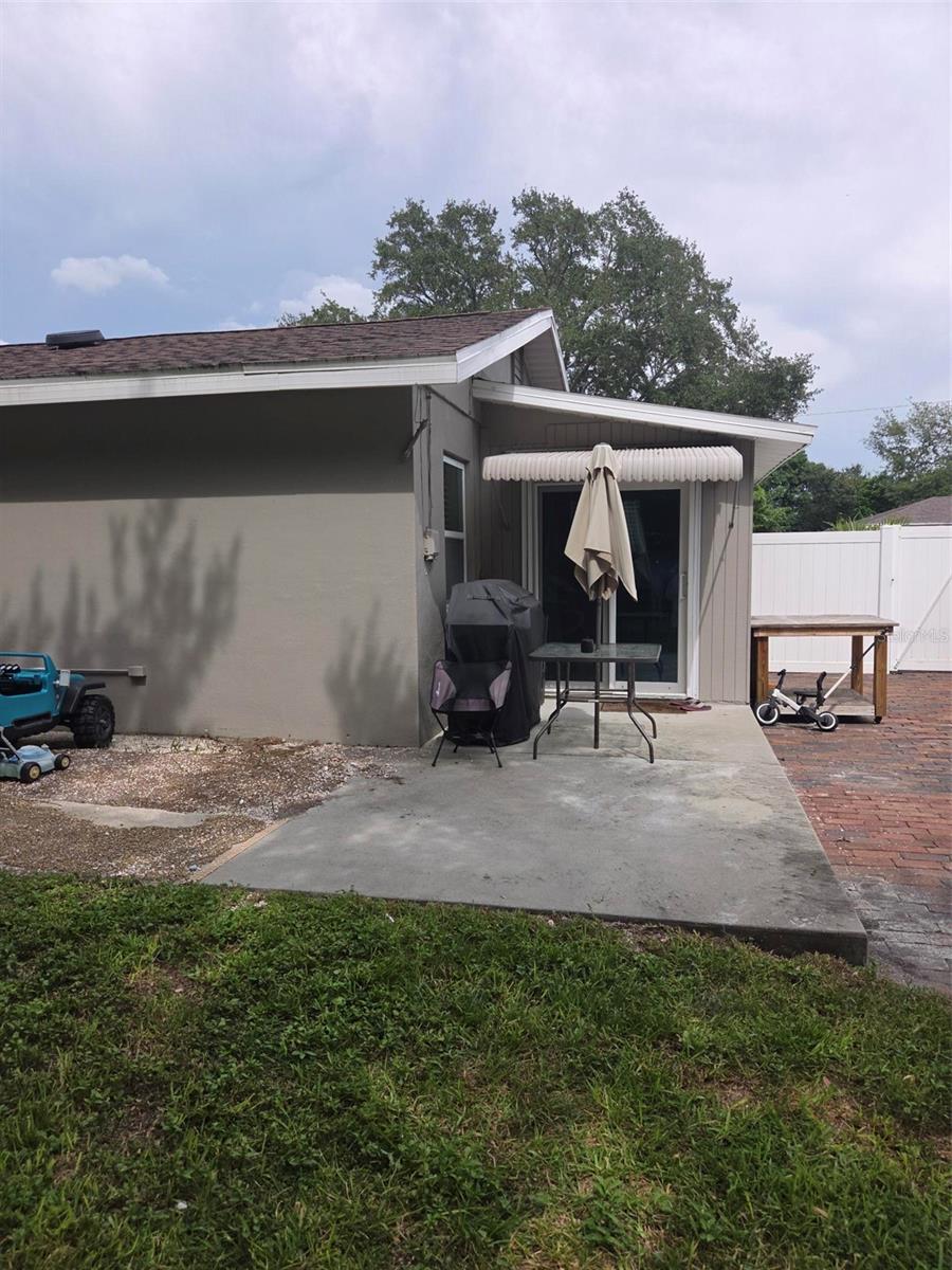 20 S SATURN AVE — photo 37