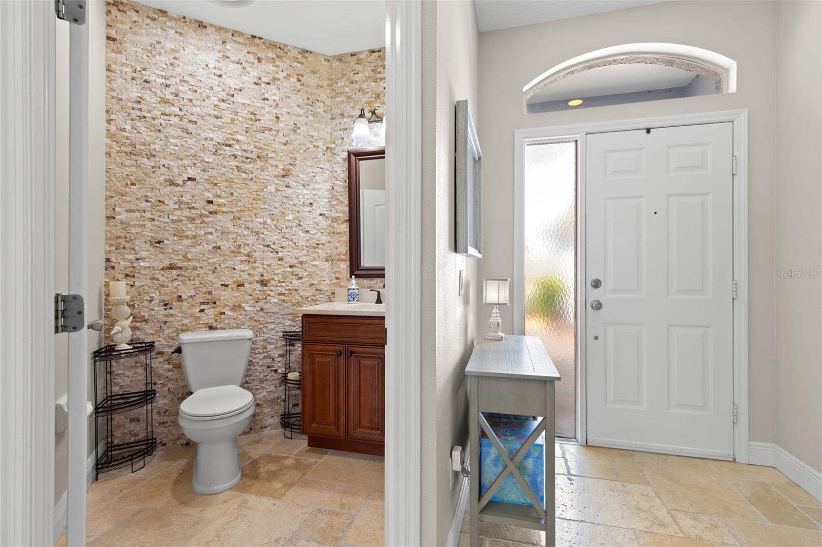 216 HEMINGWAY DR — photo 4