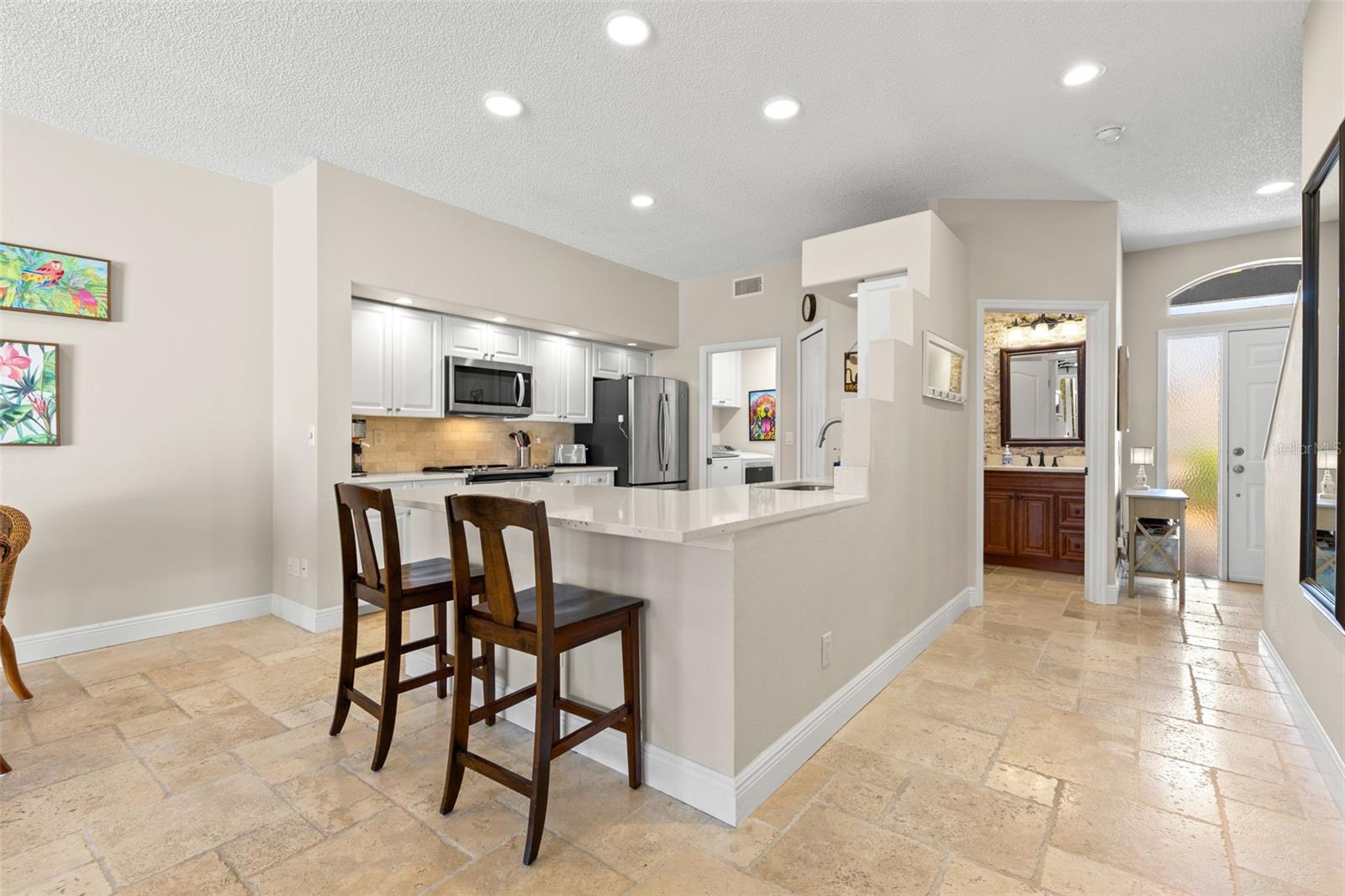 216 HEMINGWAY DR — photo 6