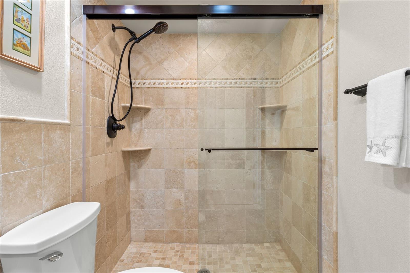 216 HEMINGWAY DR — photo 27