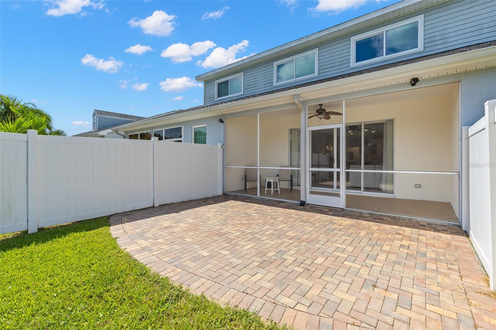 216 HEMINGWAY DR — photo 18