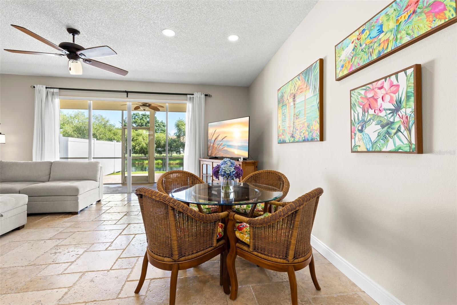216 HEMINGWAY DR — photo 11