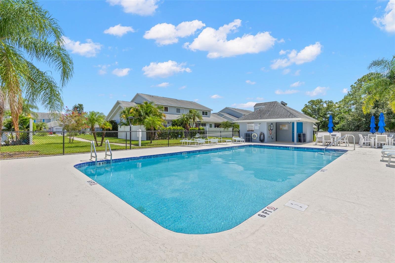 216 HEMINGWAY DR — photo 44