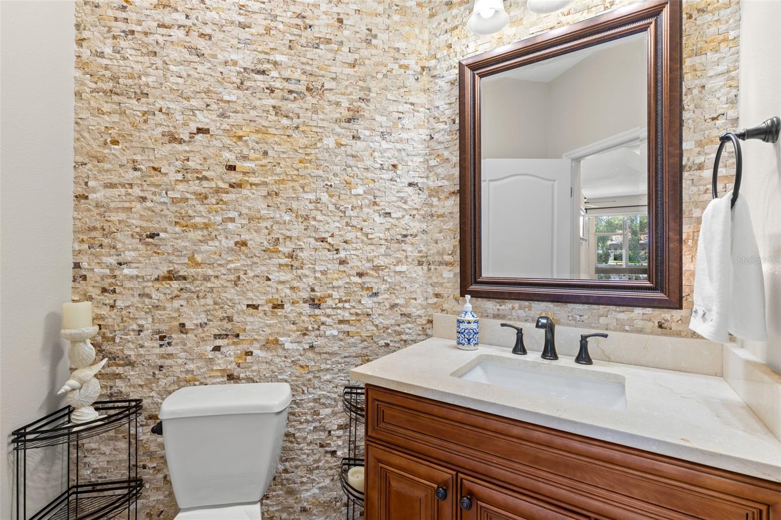 216 HEMINGWAY DR — photo 5