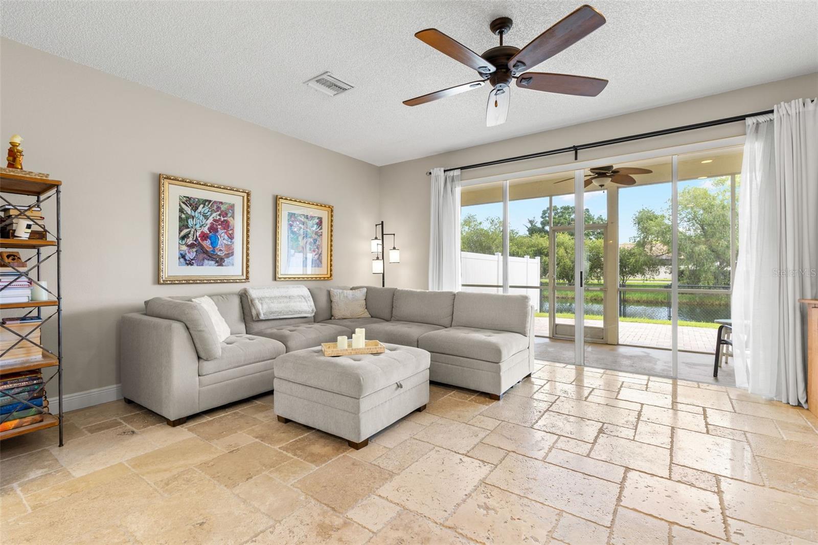 216 HEMINGWAY DR — photo 13