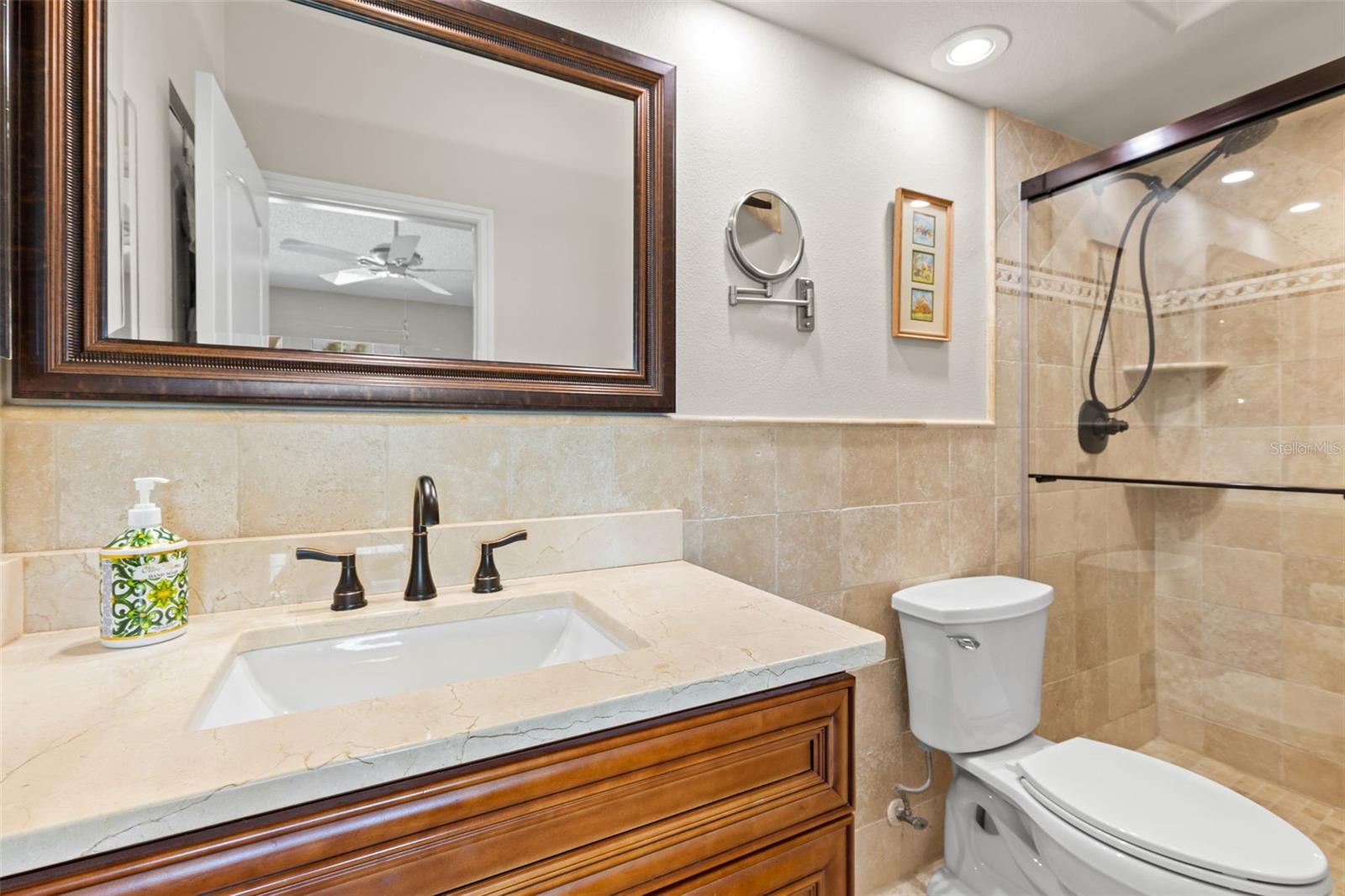 216 HEMINGWAY DR — photo 26