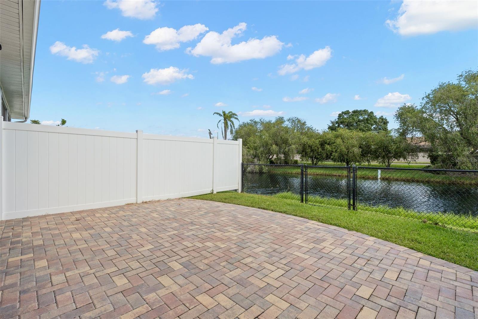 216 HEMINGWAY DR — photo 21