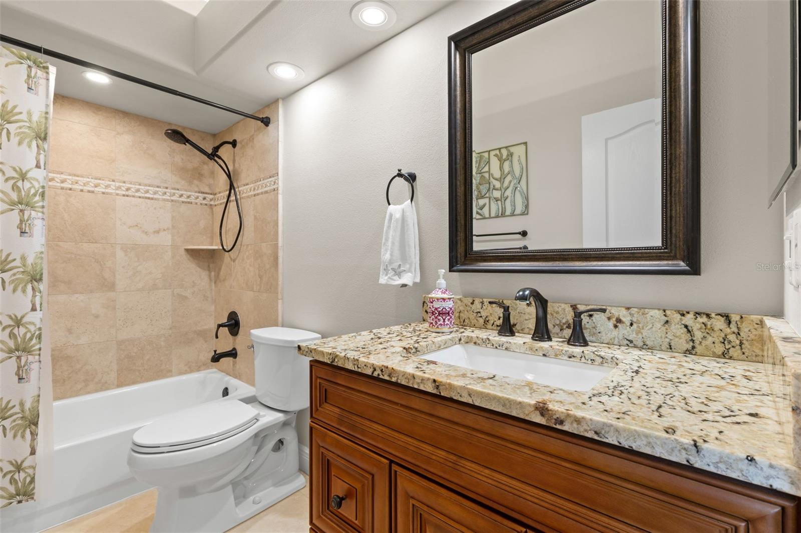 216 HEMINGWAY DR — photo 30