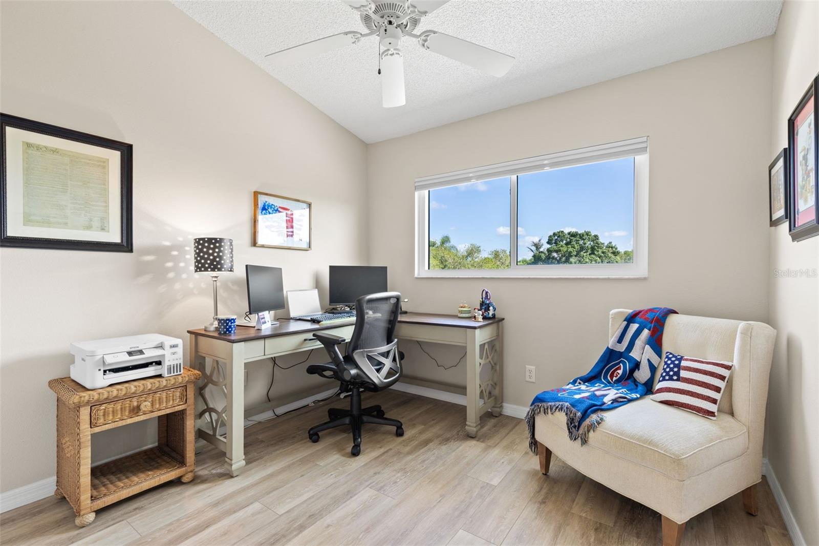 216 HEMINGWAY DR — photo 29